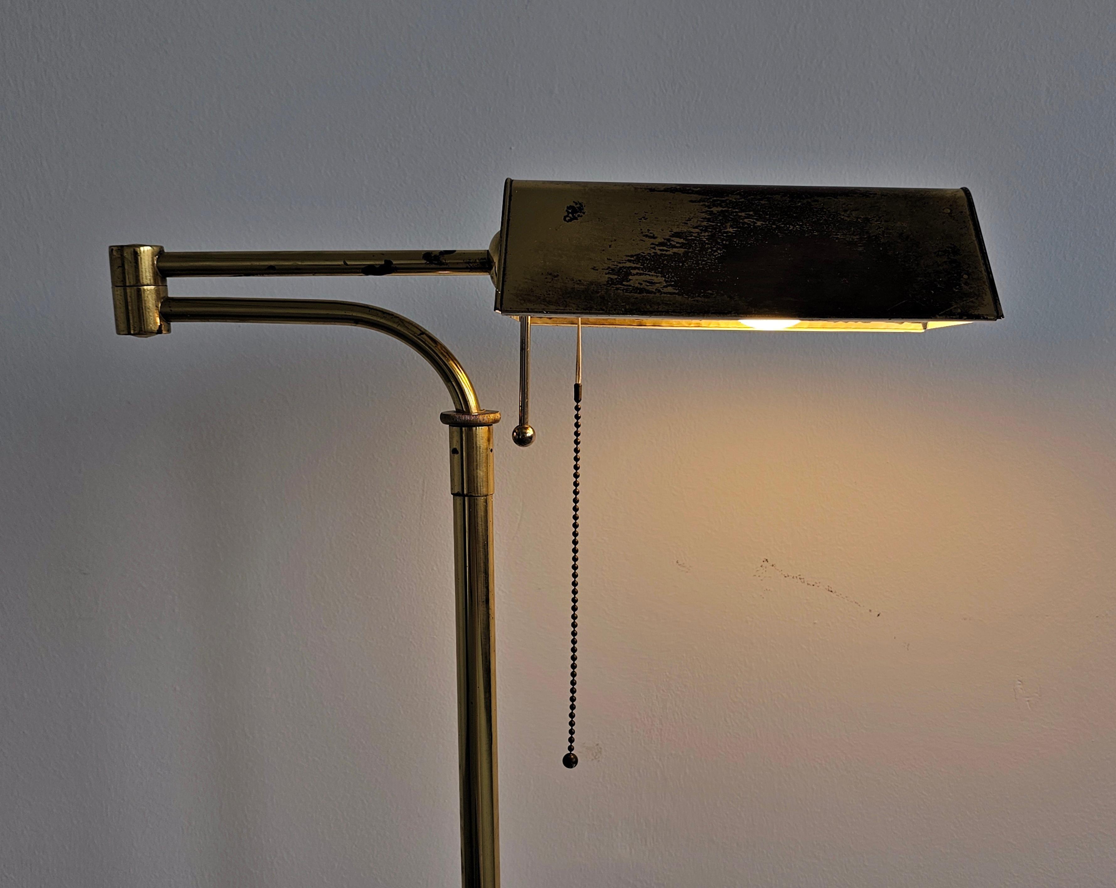 Lampadaire de lecture à bras pivotant réglable en laiton, Allemagne, années 1960 en vente 3