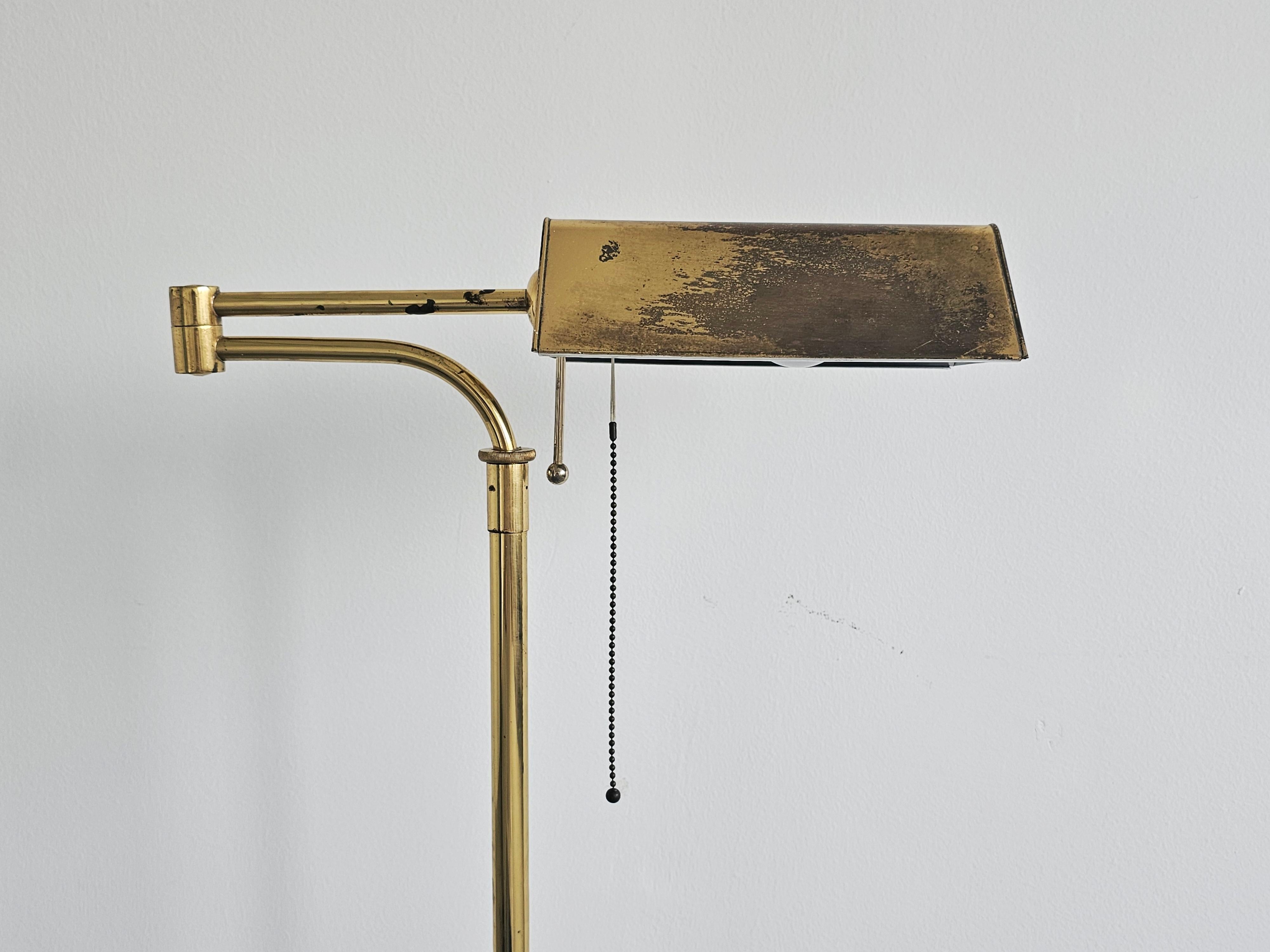 Lampadaire de lecture à bras pivotant réglable en laiton, Allemagne, années 1960 en vente 4