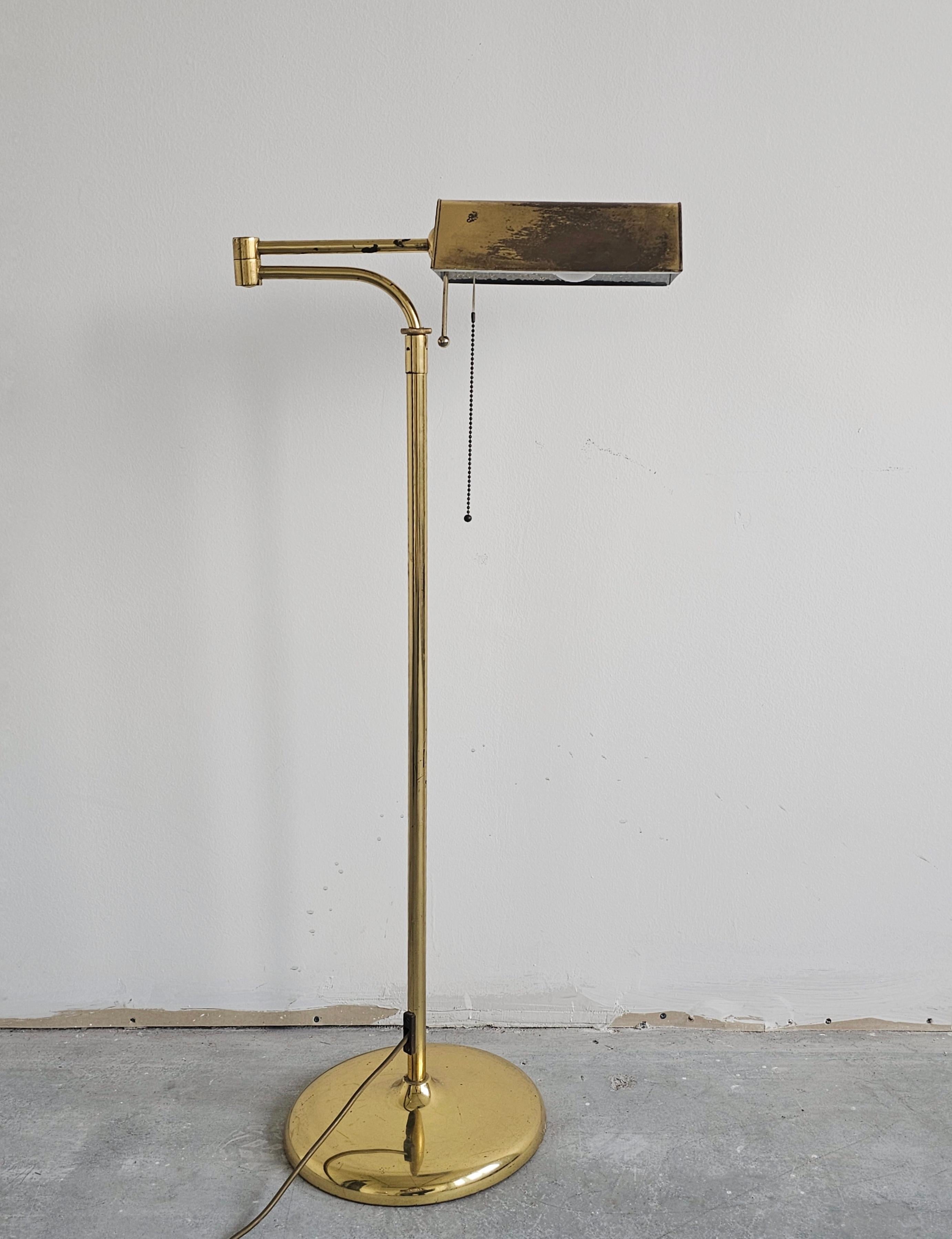 Lampadaire de lecture à bras pivotant réglable en laiton, Allemagne, années 1960 en vente 5