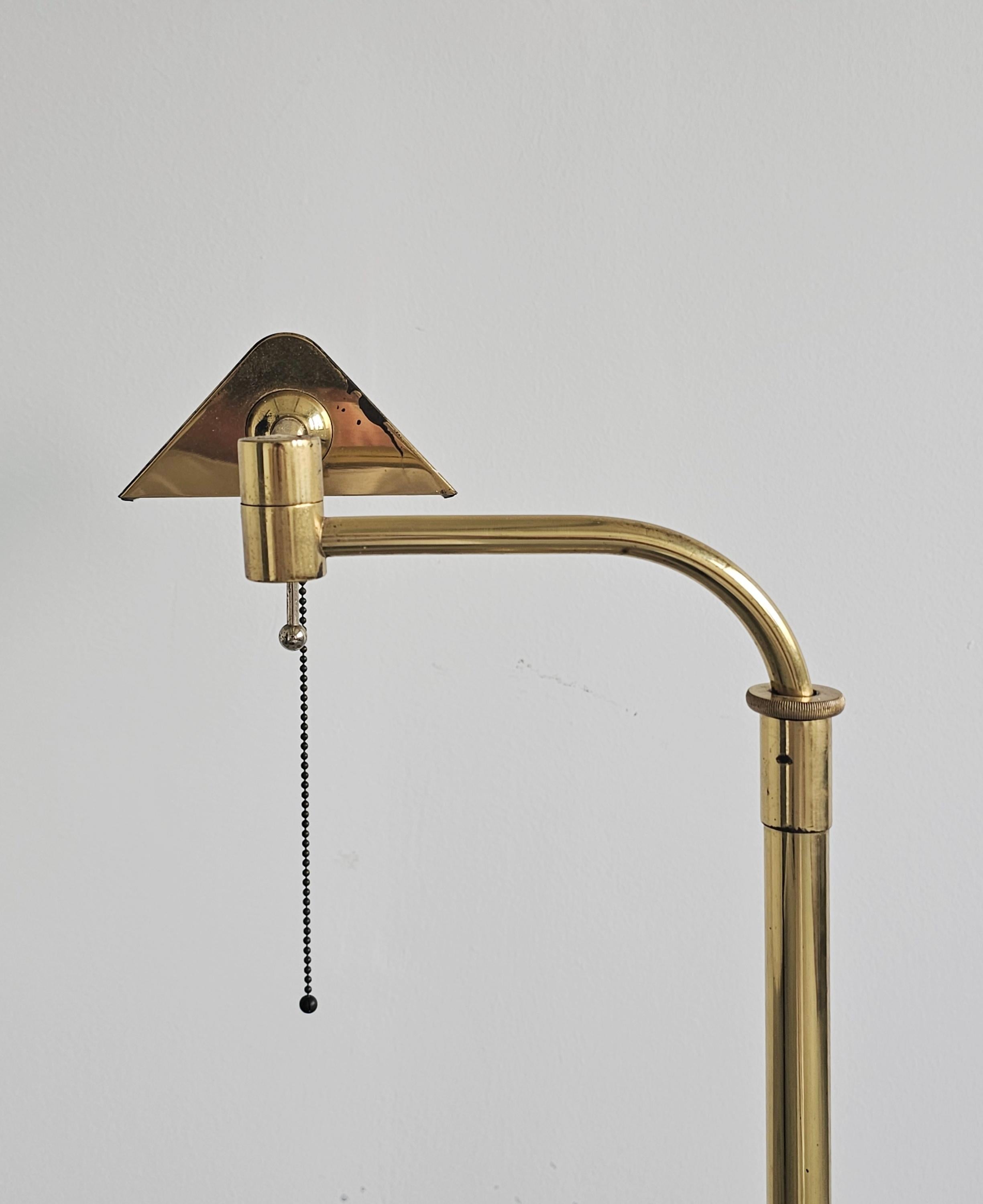 Milieu du XXe siècle Lampadaire de lecture à bras pivotant réglable en laiton, Allemagne, années 1960 en vente