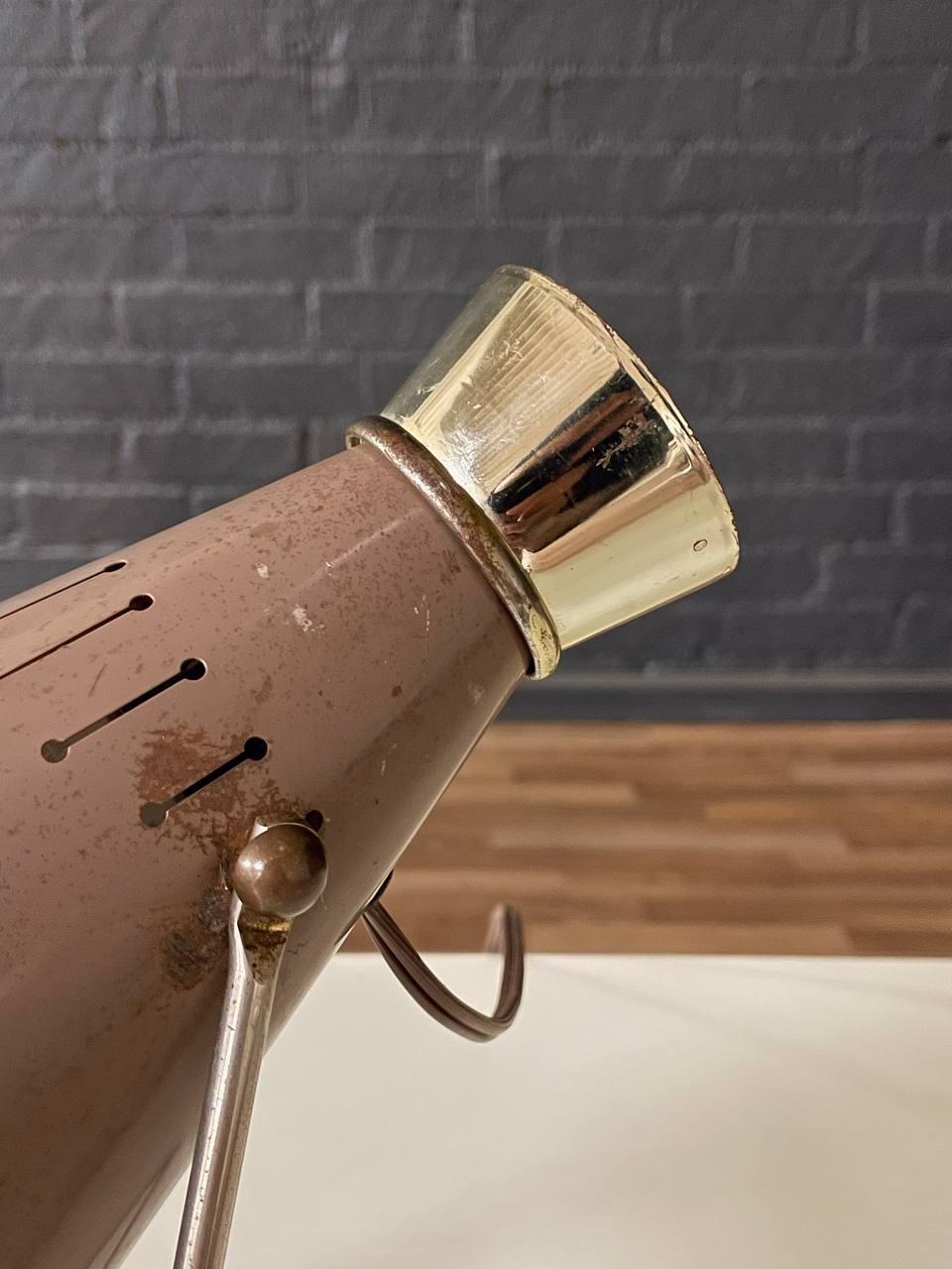 Mid-Century Modern Adjustable Cone Shape Table Lamp In Good Condition For Sale In Los Angeles, CA