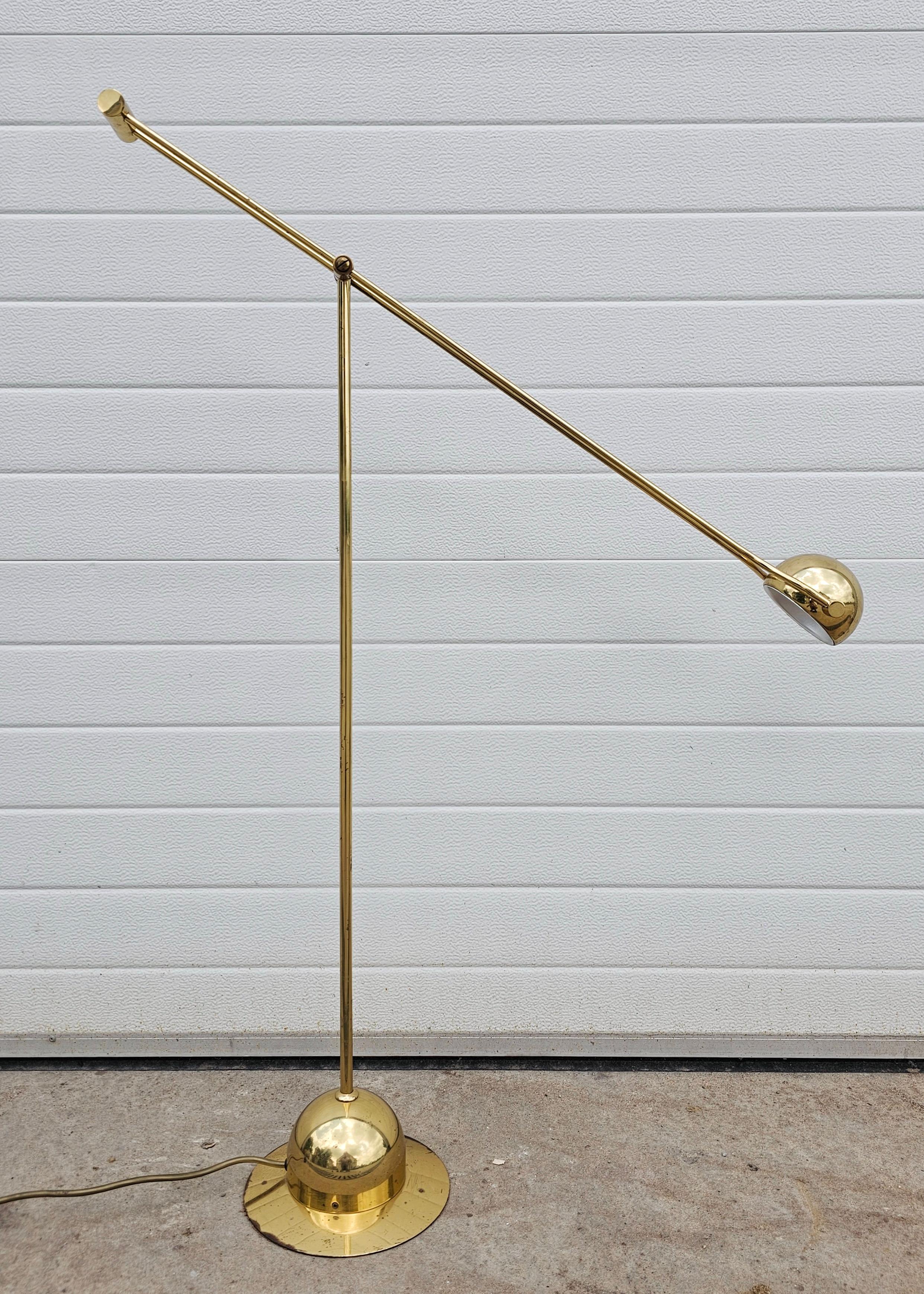In this listing you will find a rare Mid Century Modern Floor Lamp. It's completely done in brass and features very elegant lines with the counterweight, with an adjustable arm that allows you to adjust the height of the light. The head of the lump