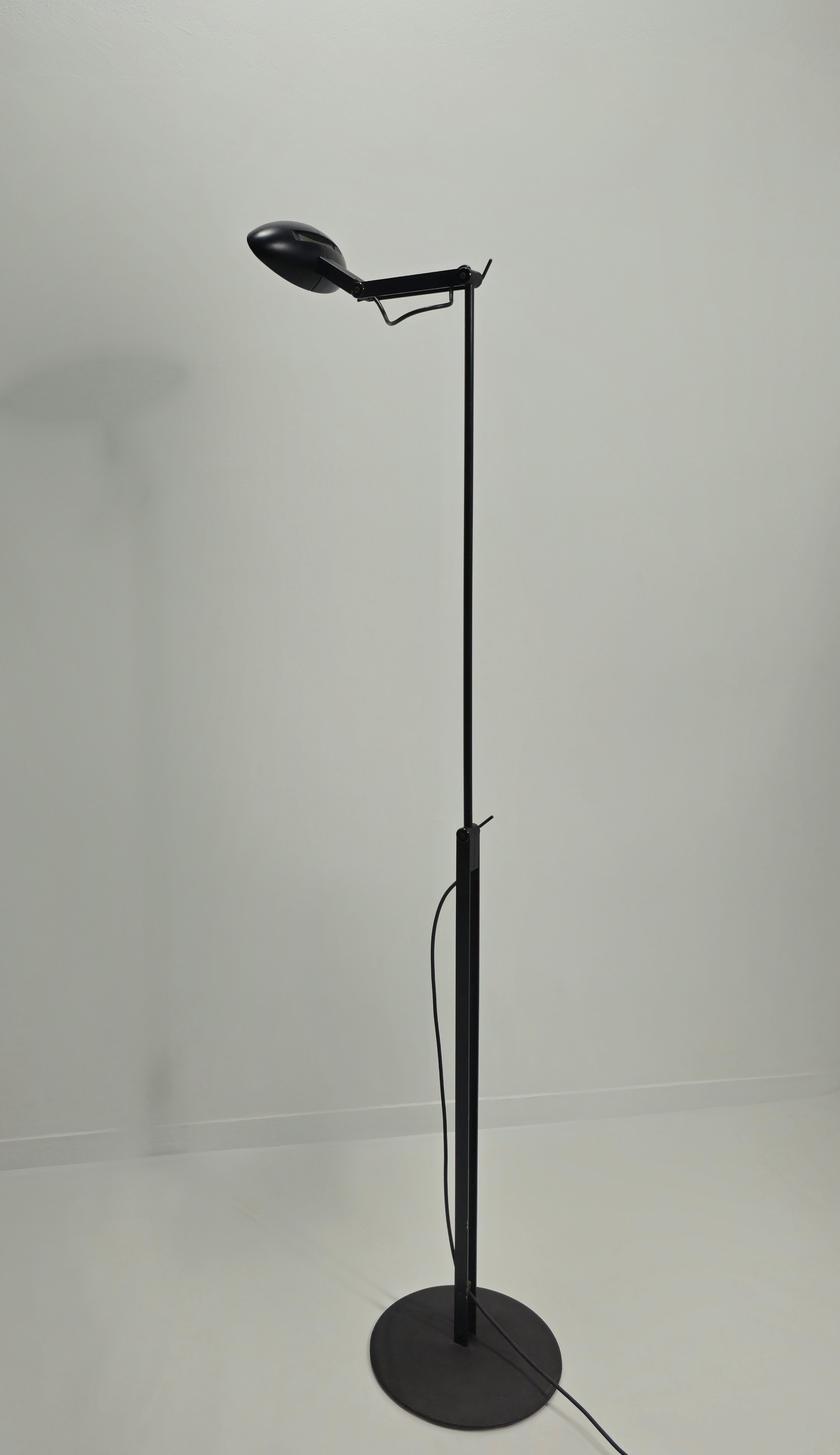 Mid-Century Modern Adjustable Floor Lamp Black Enamelled Brass Design Italy 80s For Sale 6