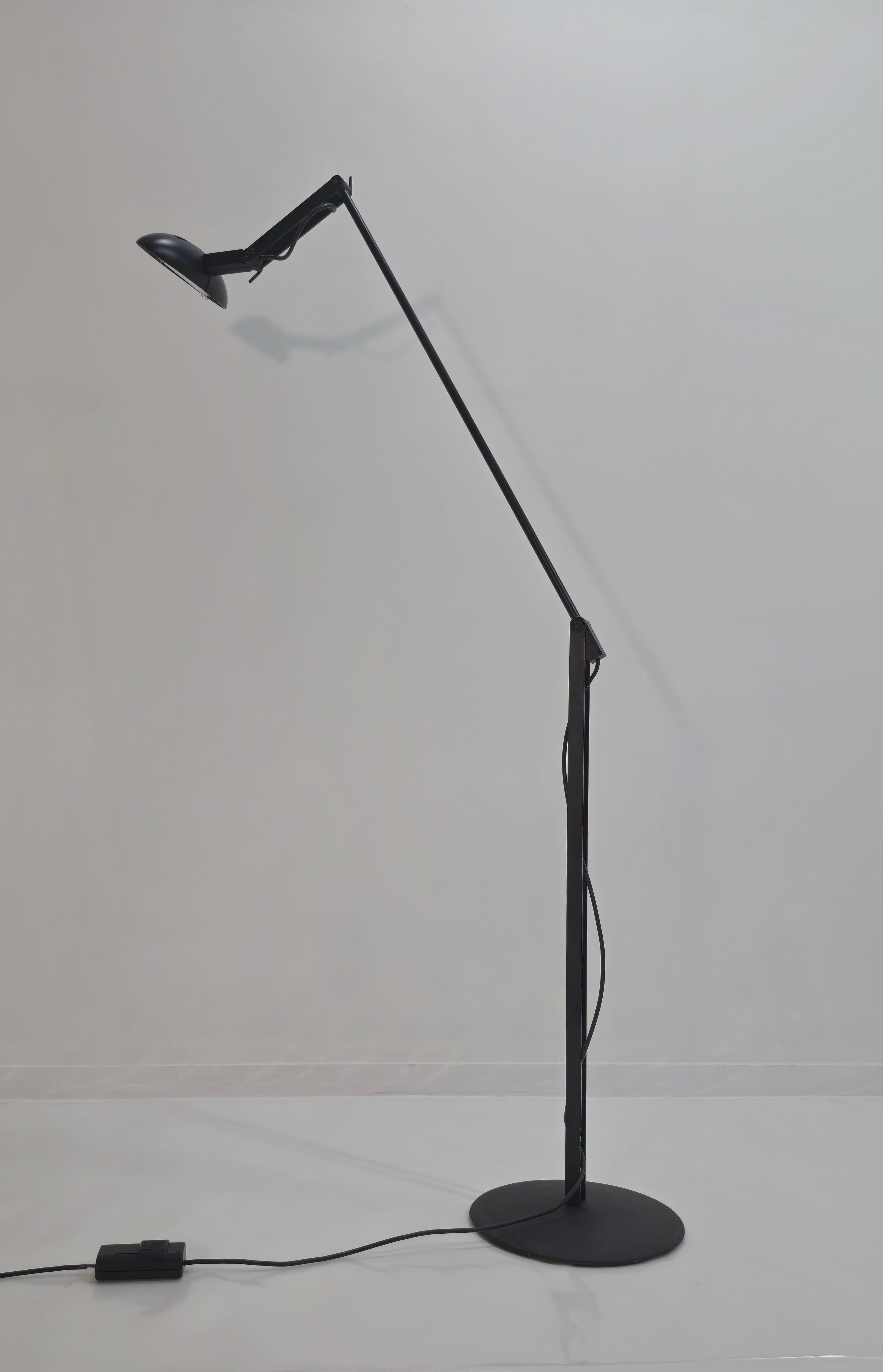 Mid-Century Modern Adjustable Floor Lamp Black Enamelled Brass Design Italy 80s For Sale 7