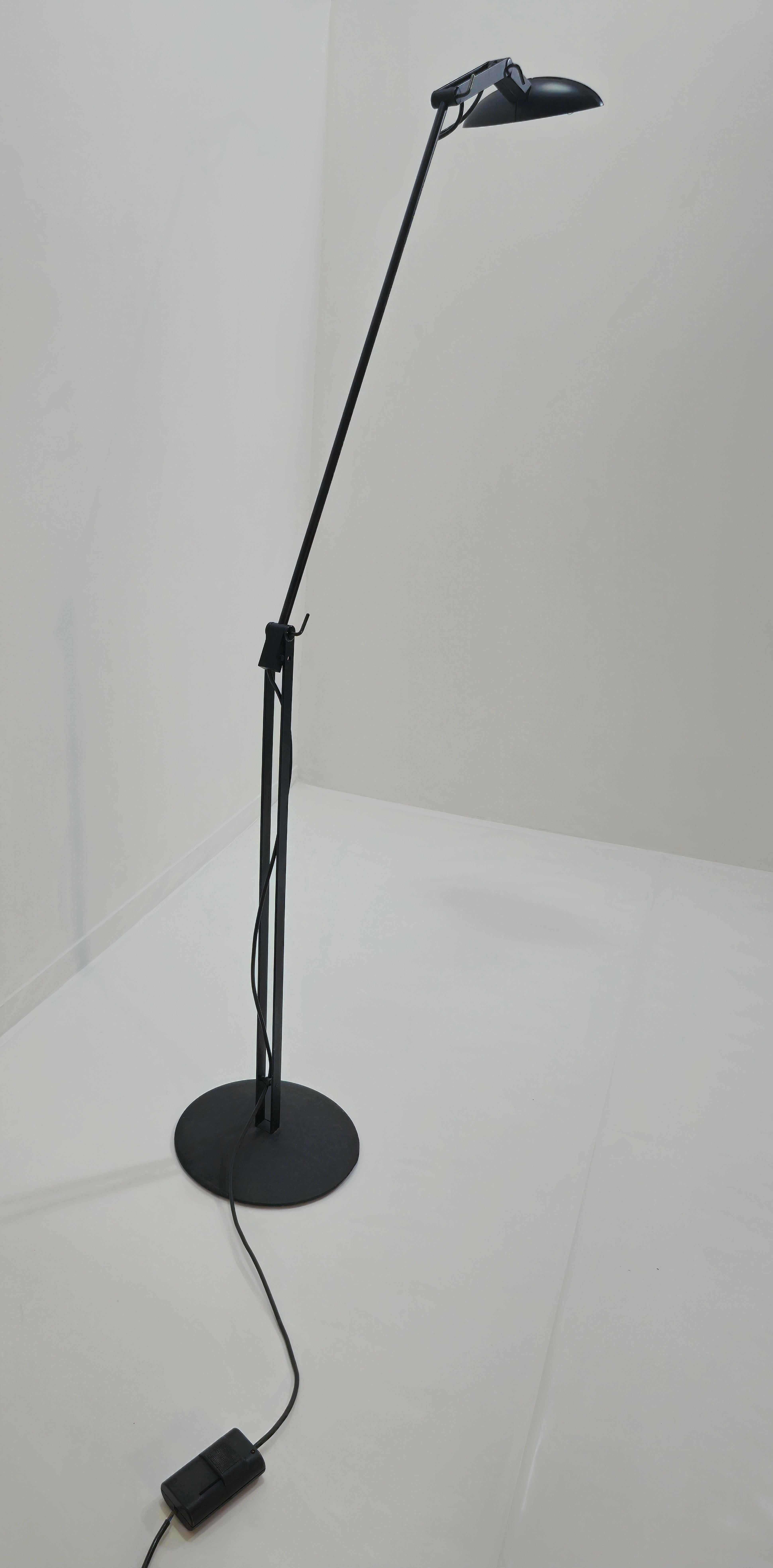 20th Century Mid-Century Modern Adjustable Floor Lamp Black Enamelled Brass Design Italy 80s For Sale