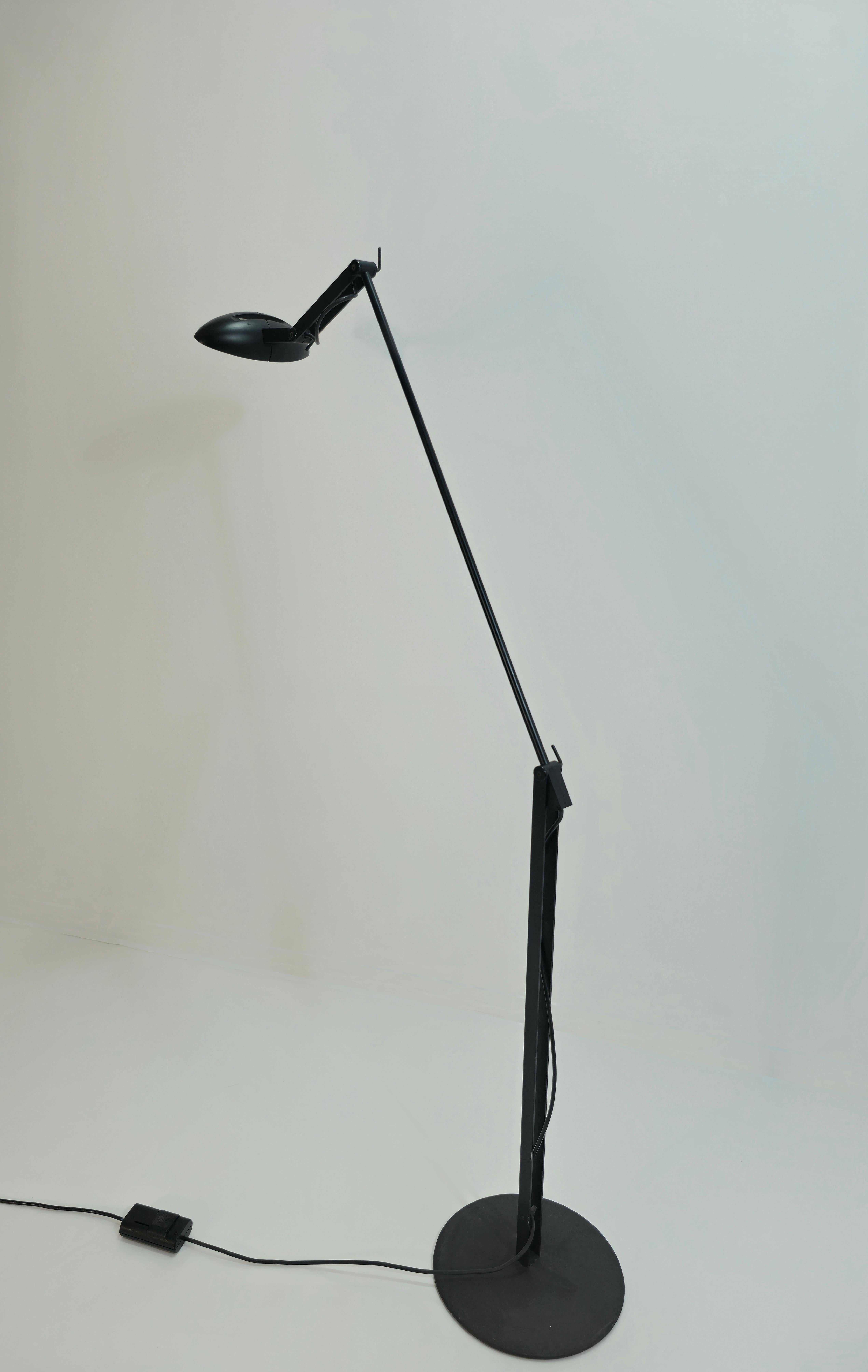 Mid-Century Modern Adjustable Floor Lamp Black Enamelled Brass Design Italy 80s For Sale 3