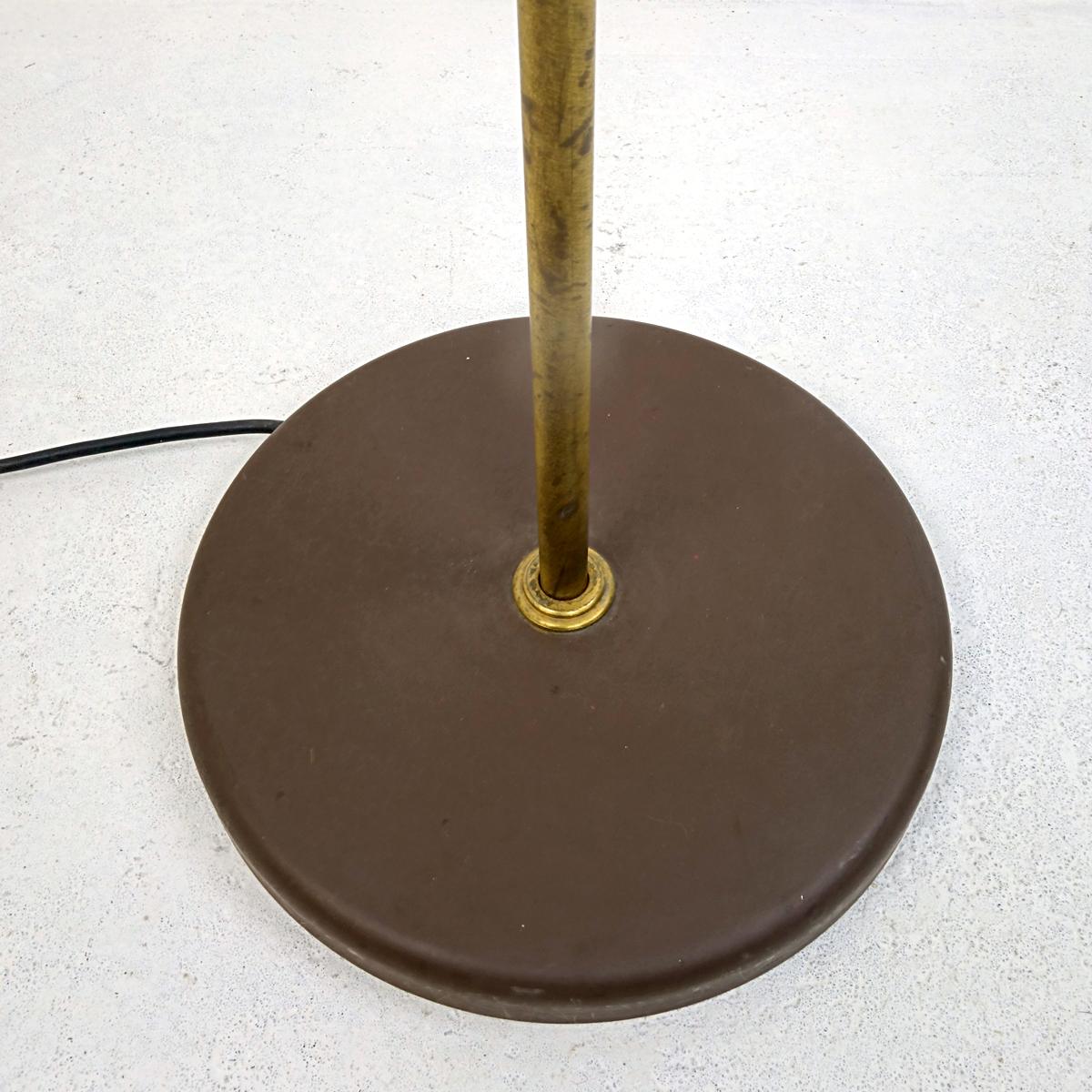 Mid-Century Modern Adjustable Floor Lamp in Brass and Brown by RAAK Amsterdam For Sale 1