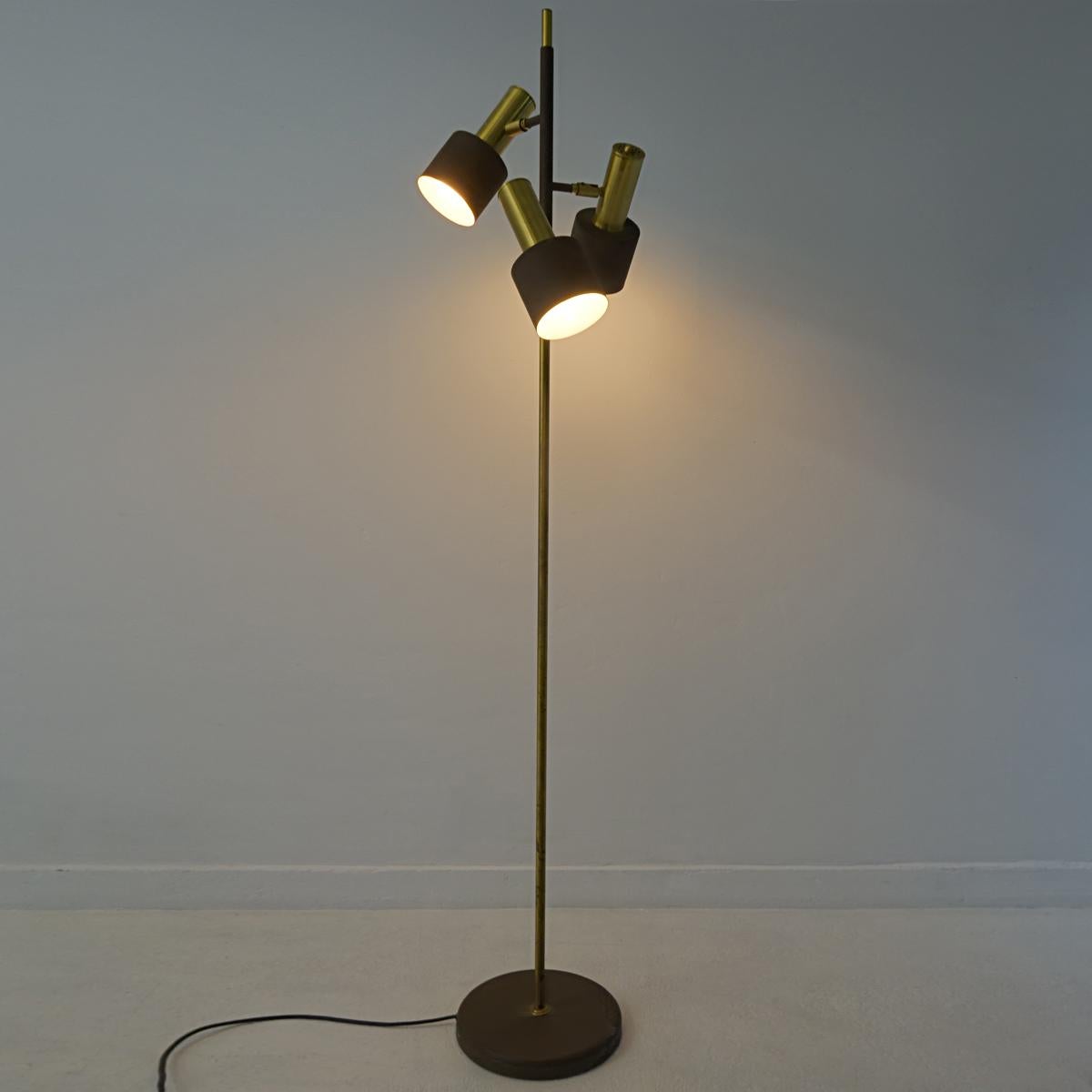 Mid-Century Modern Adjustable Floor Lamp in Brass and Brown by RAAK Amsterdam For Sale 2