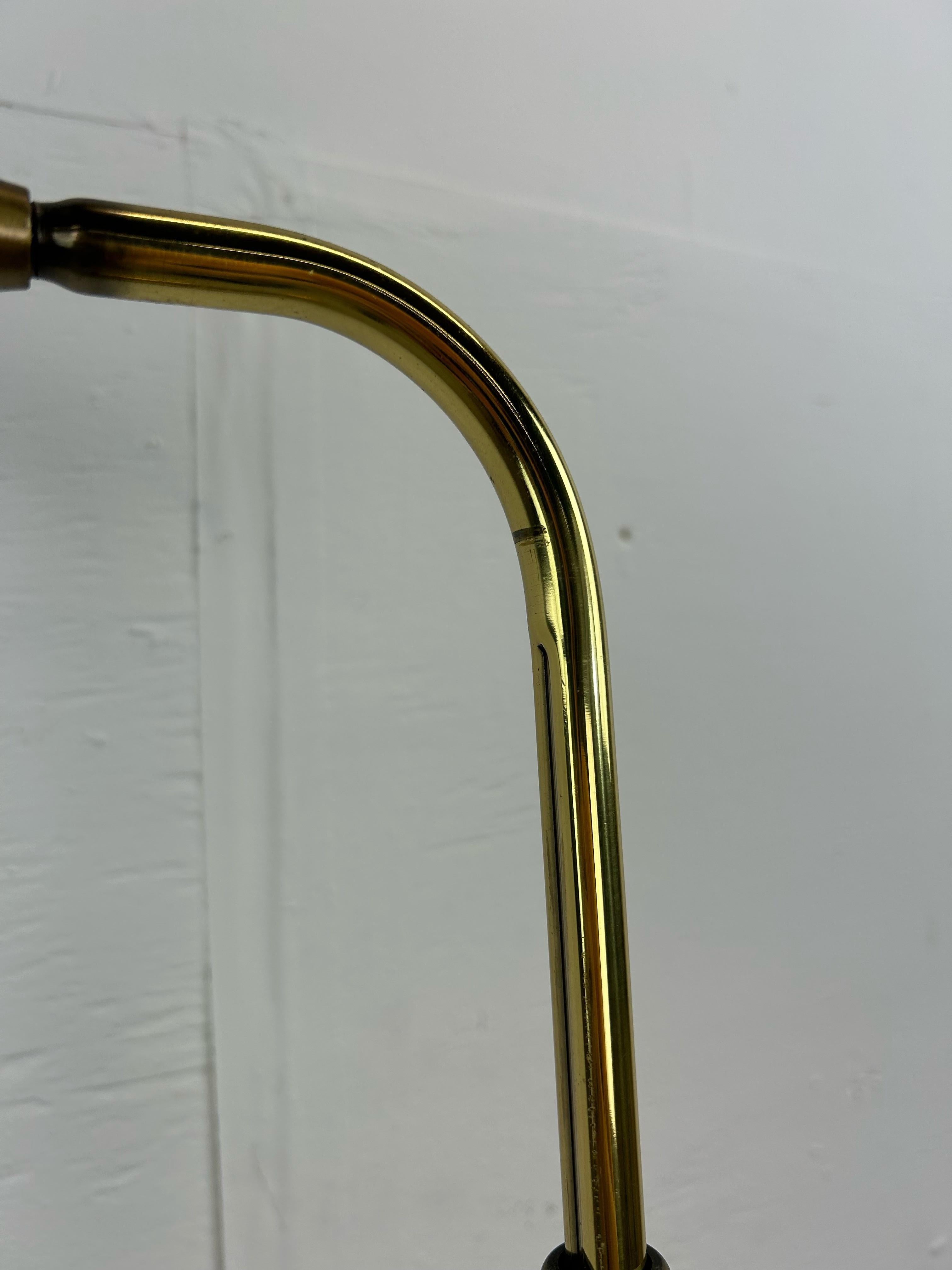 Lampadaire en laiton à hauteur réglable The Moderns en vente 11