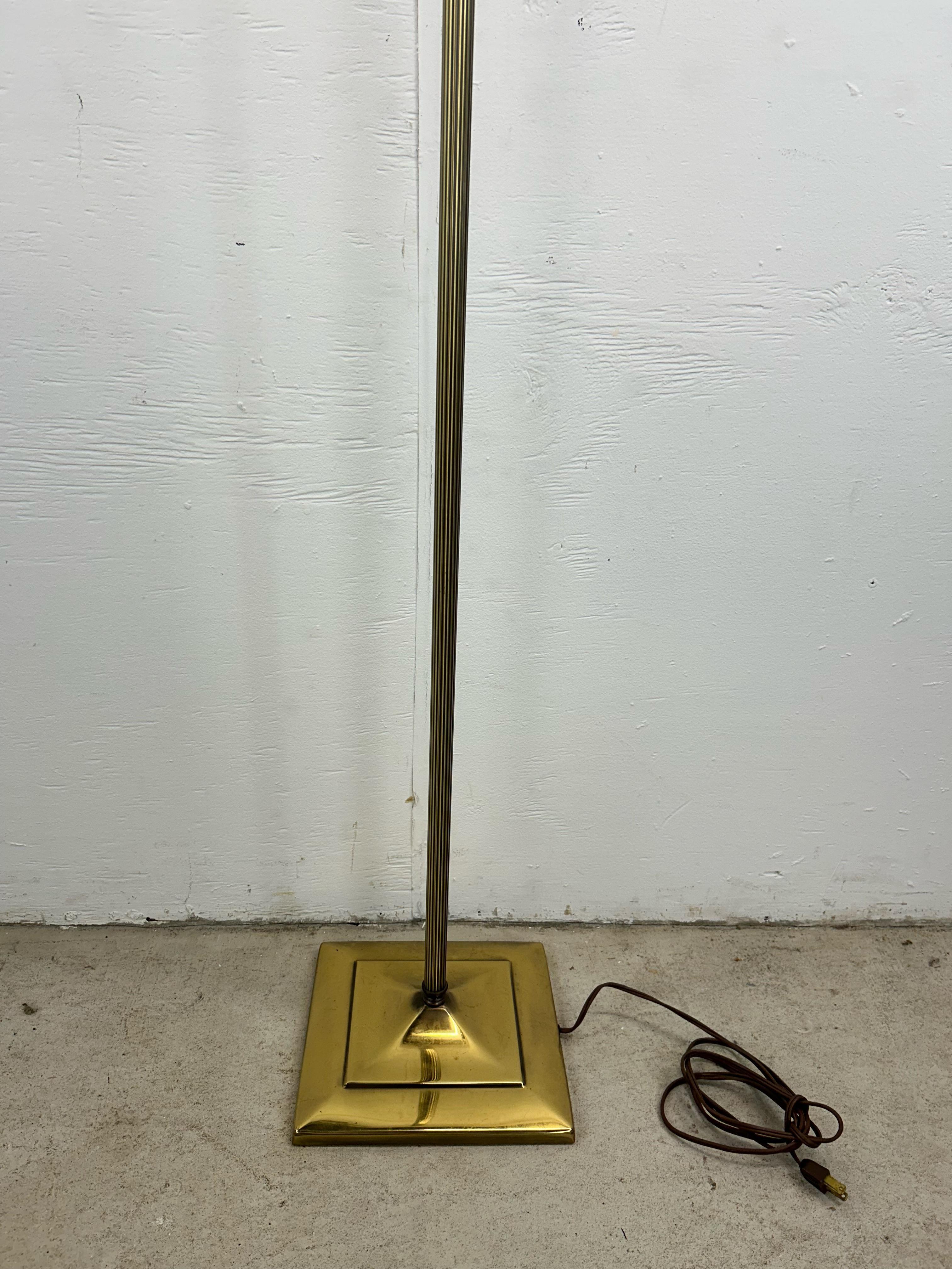 Lampadaire en laiton à hauteur réglable The Moderns en vente 13