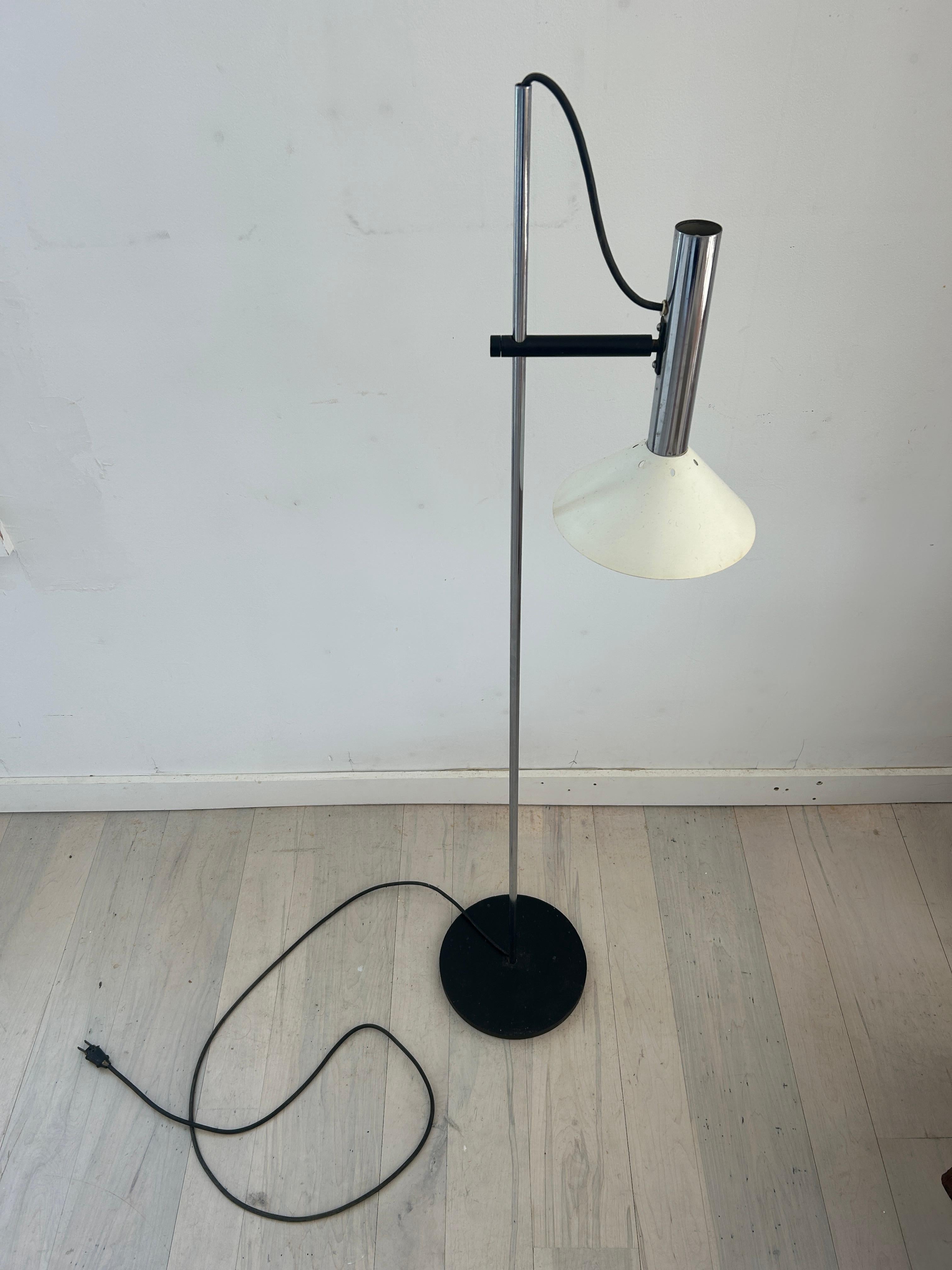 Lámpara de pie cromada de altura regulable moderna de mediados de siglo Estilo de Joe Colombo Moderno de mediados de siglo en venta
