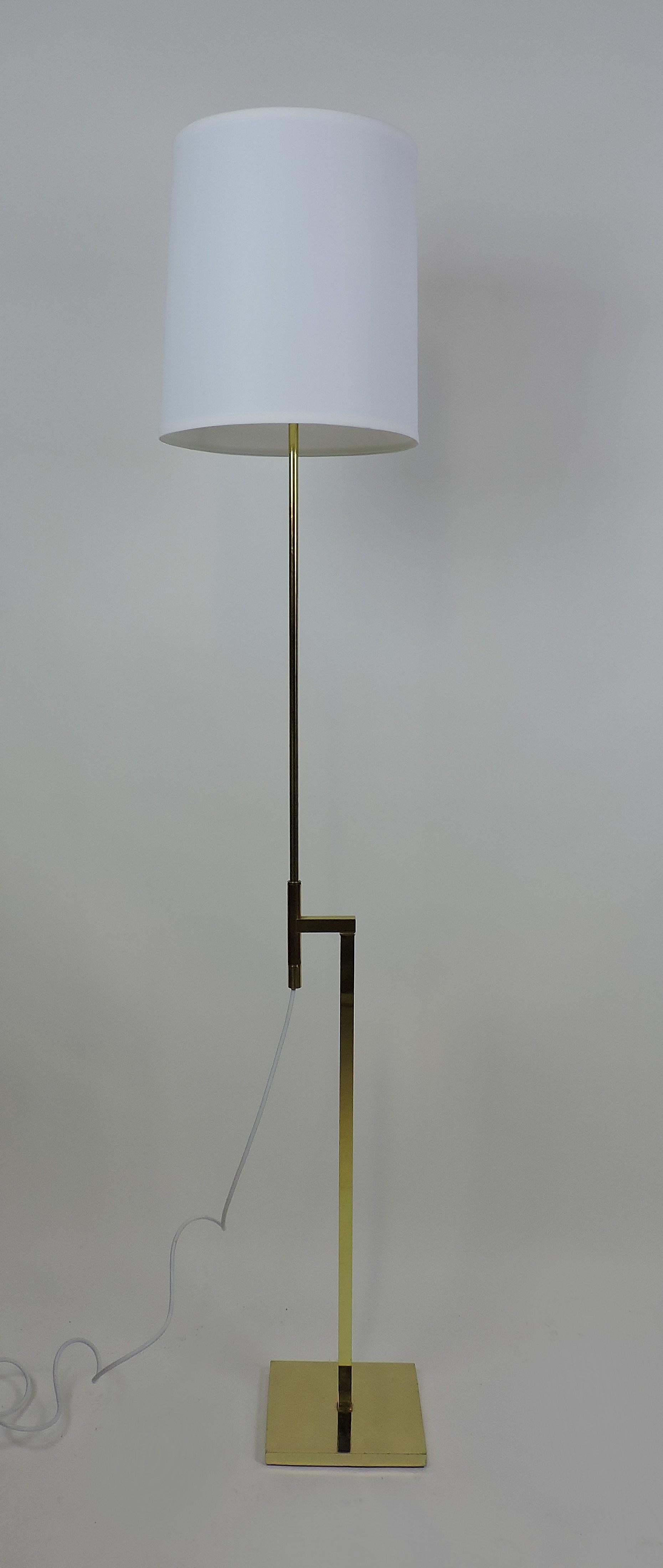 Minimalist style adjustable floor lamp by high quality lighting manufacturer, Laurel Lamp Company. This lamp has a great modernist look and extends from 43