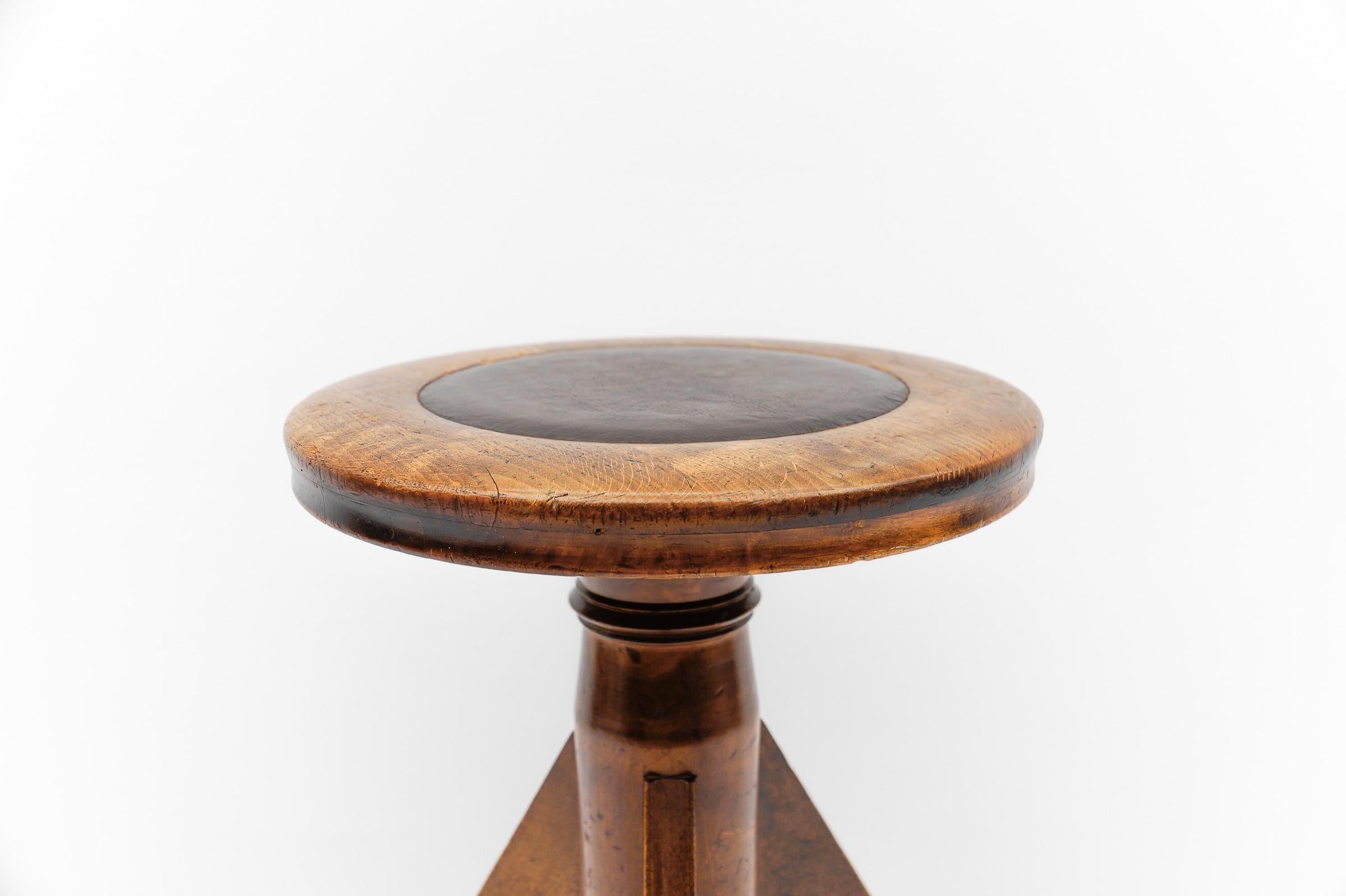 Mid-Century Modern Verstellbarer Klavierhocker aus Leder, Metall und Holz, 1950er Jahre (Deutsch) im Angebot