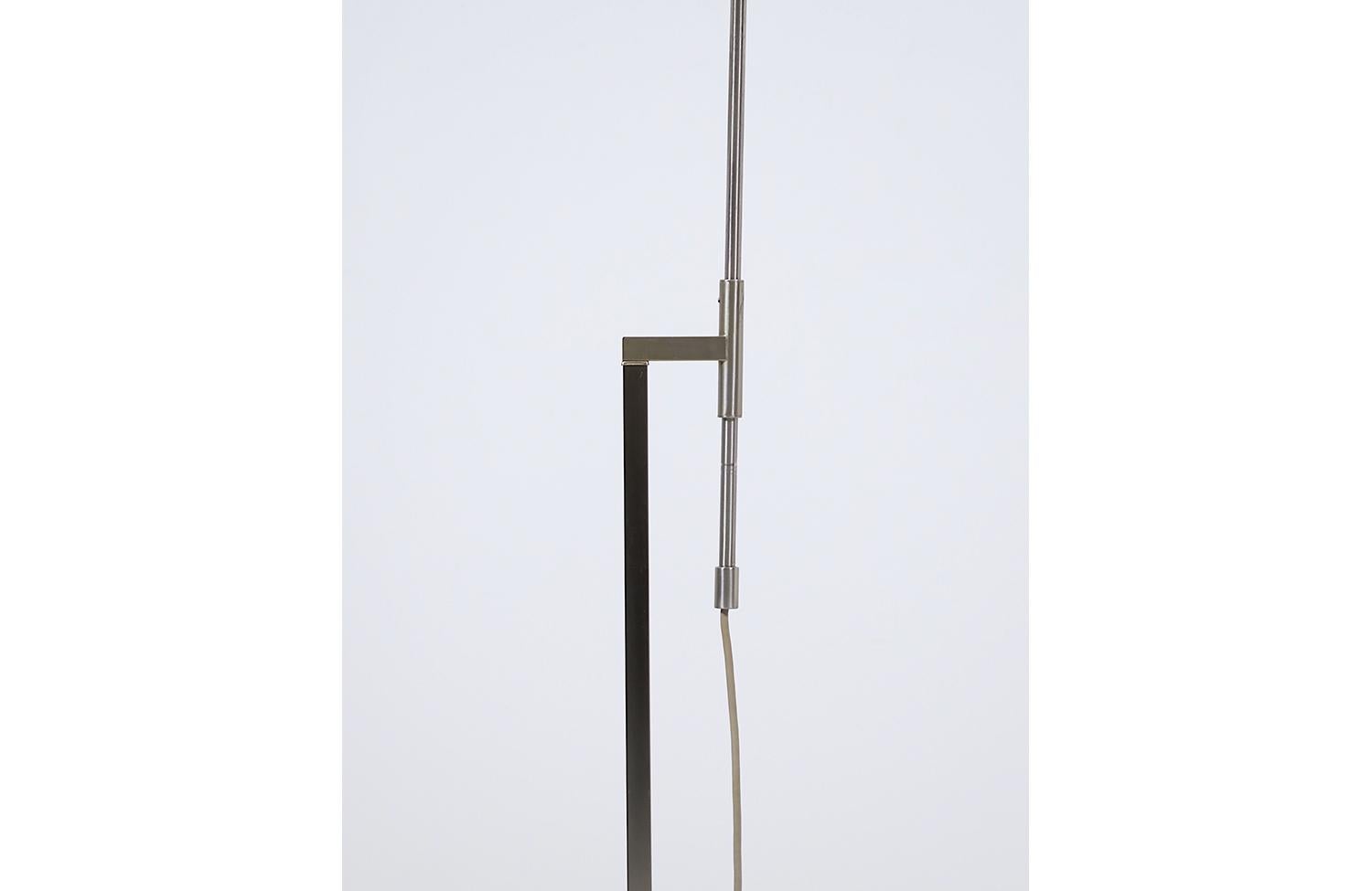 Mid-Century Modern Adjustable Steel Floor Lamp by Laurel In Excellent Condition In Los Angeles, CA