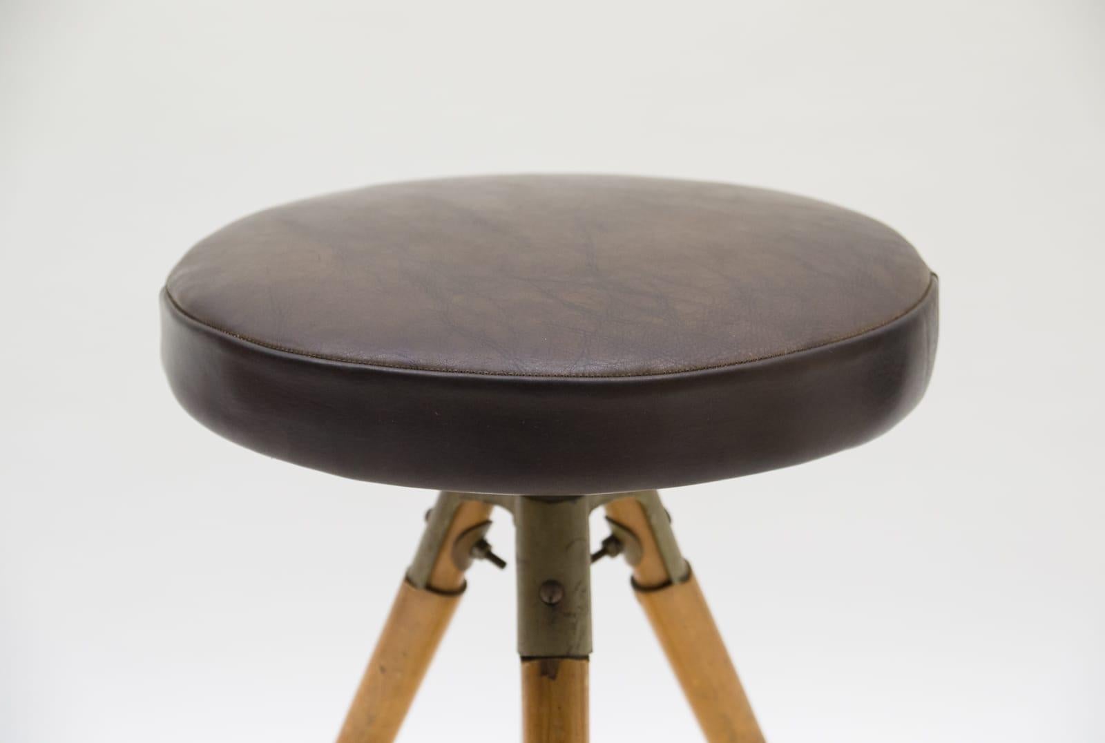 Mid-Century Modern Adjustable Swiss Stool in Leather Metal and Wood, 1940s/50s For Sale 1