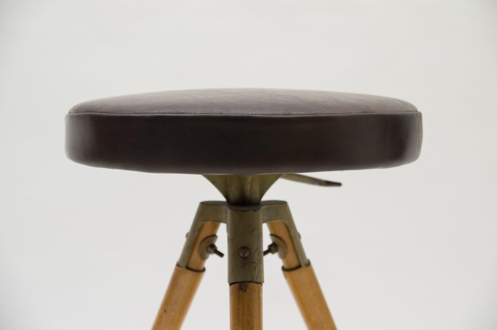 Mid-Century Modern Adjustable Swiss Stool in Leather Metal and Wood, 1940s/50s For Sale 2