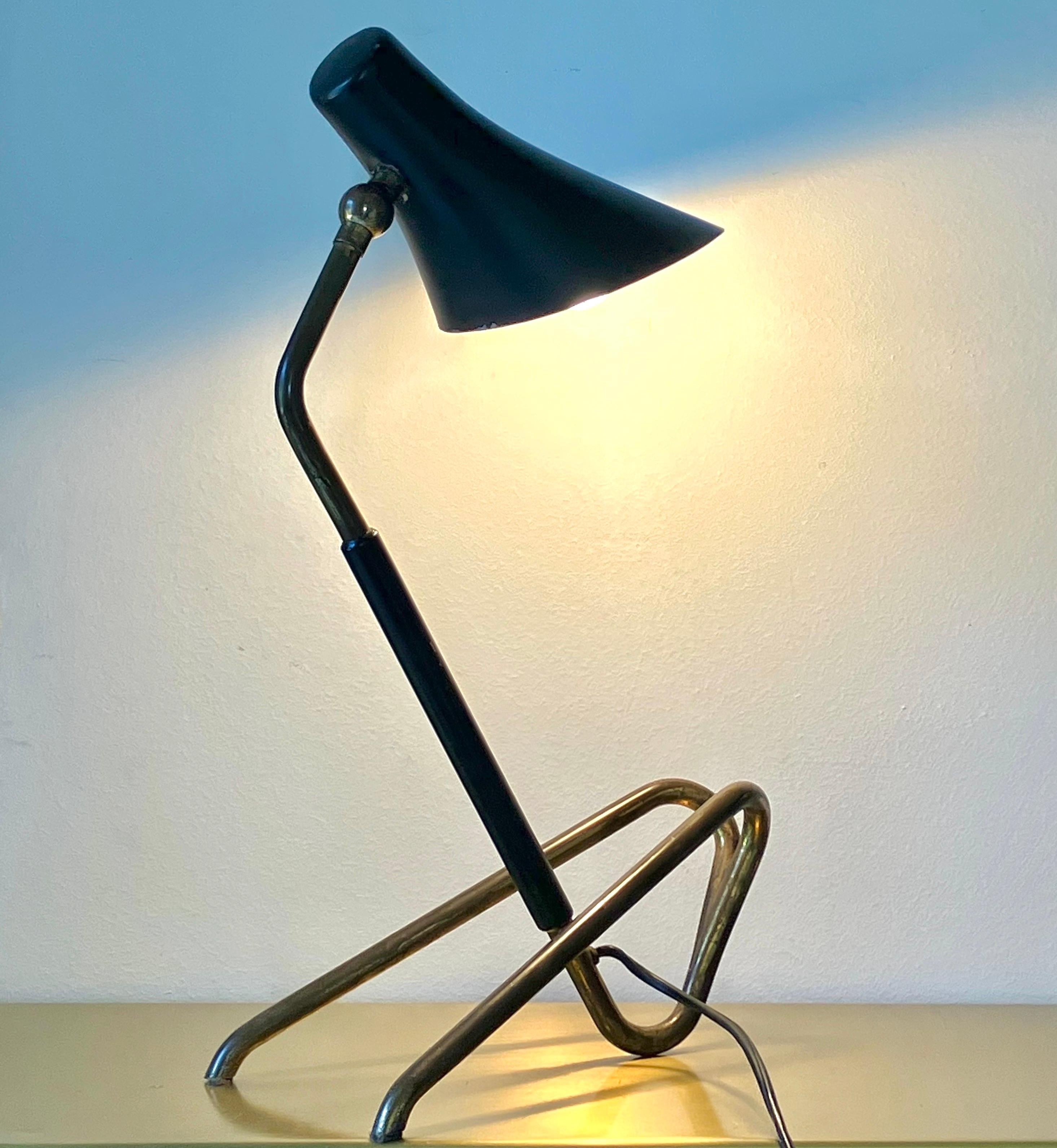 Italian Mid-Century Modern Adjustable Table Lamp Attr. to Gino Sarfatti, Arteluce, 1950s For Sale