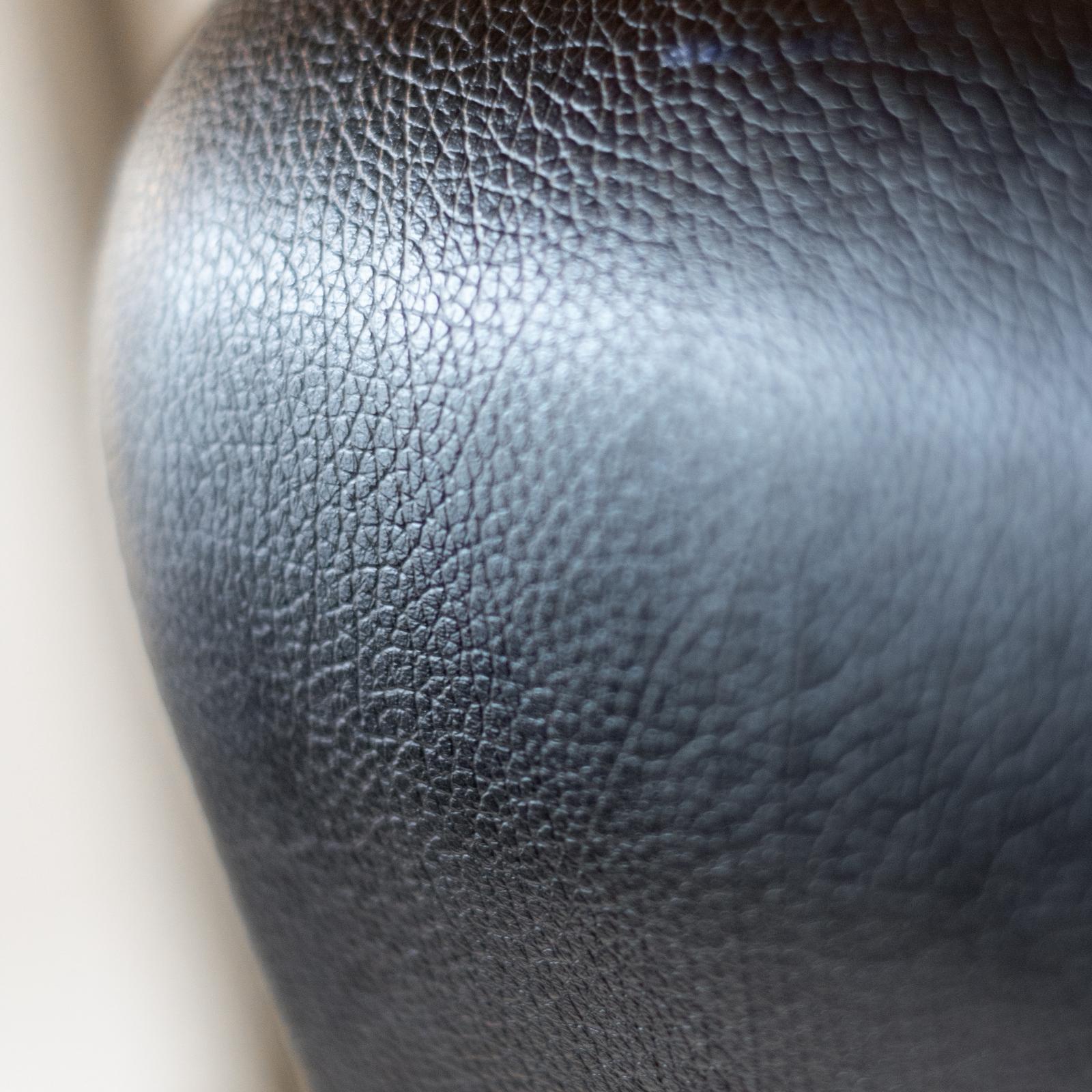 Mid-Century Modern Industrial Vaulting Horse Bench, Grünes Metall & Schwarzes Leder (Kunstleder) im Angebot