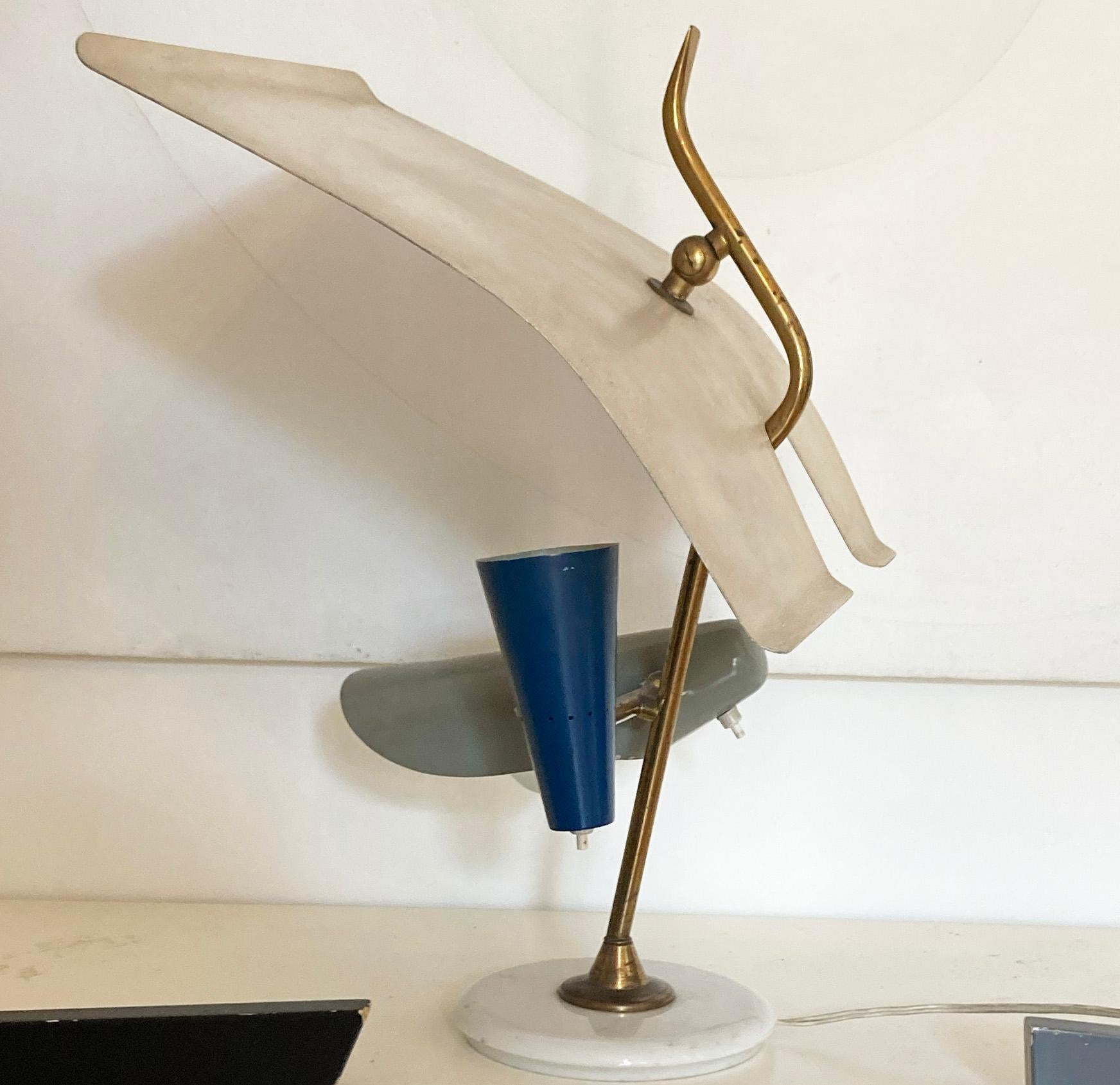 Rare table lamp manufatured by Lumem in 1950 .
Two adjustable reflectors can be adjust with white hat to direct the light 
Original patina 
Marble Base.
Original wire and switch.