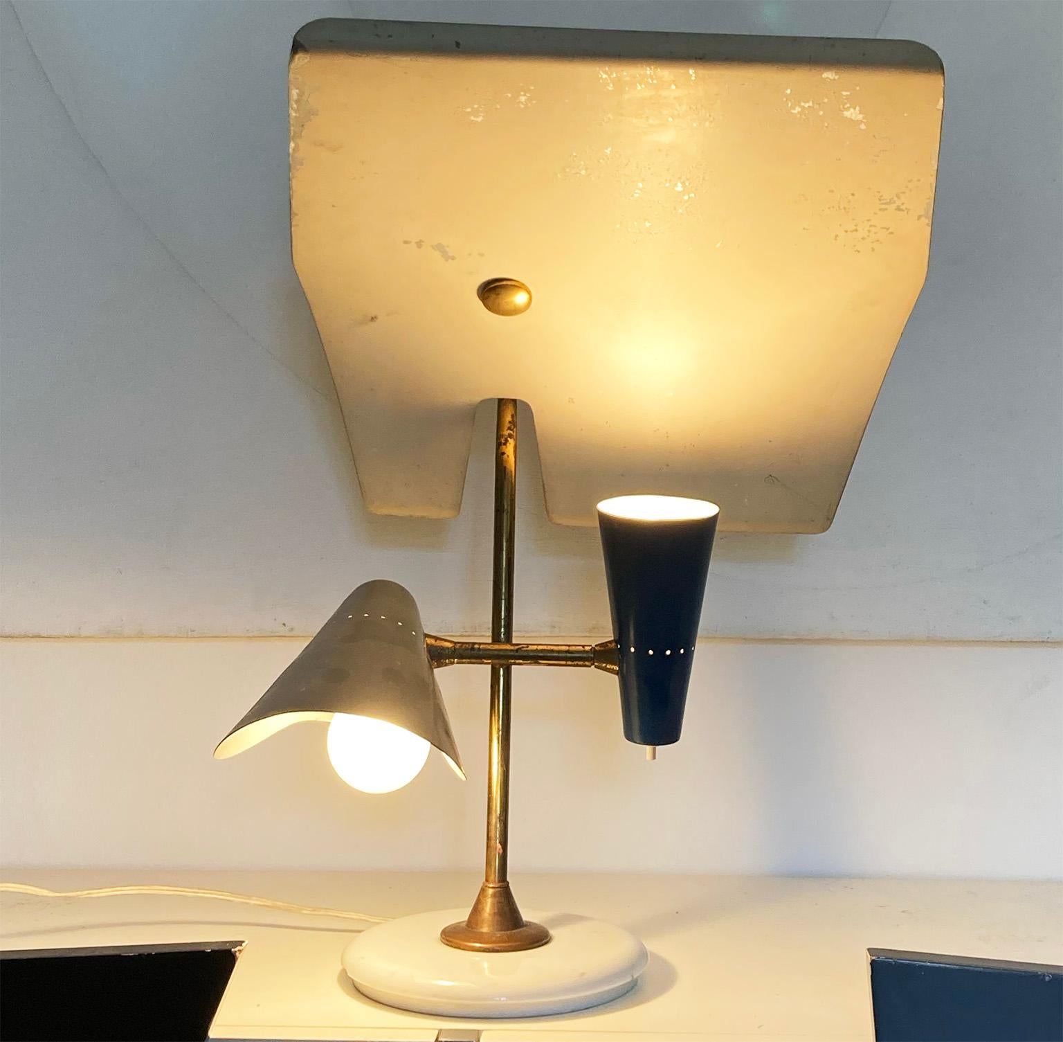 Mid-Century Modern Adjustable Very Rare Table Lamp Edited by Lumen, Italy 1950s In Good Condition For Sale In Milano, IT