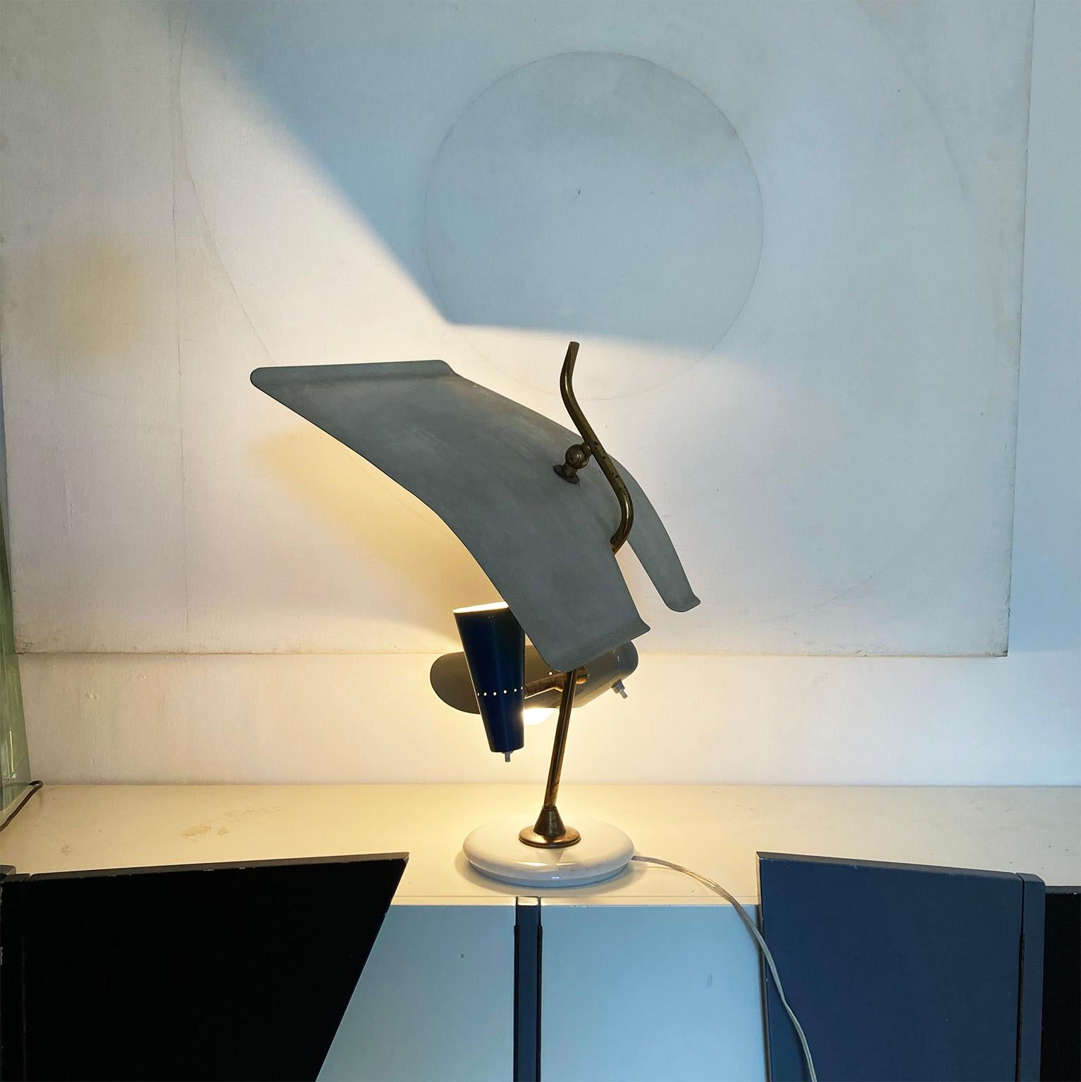 Mid-Century Modern Adjustable Very Rare Table Lamp Edited by Lumen, Italy 1950s For Sale 2