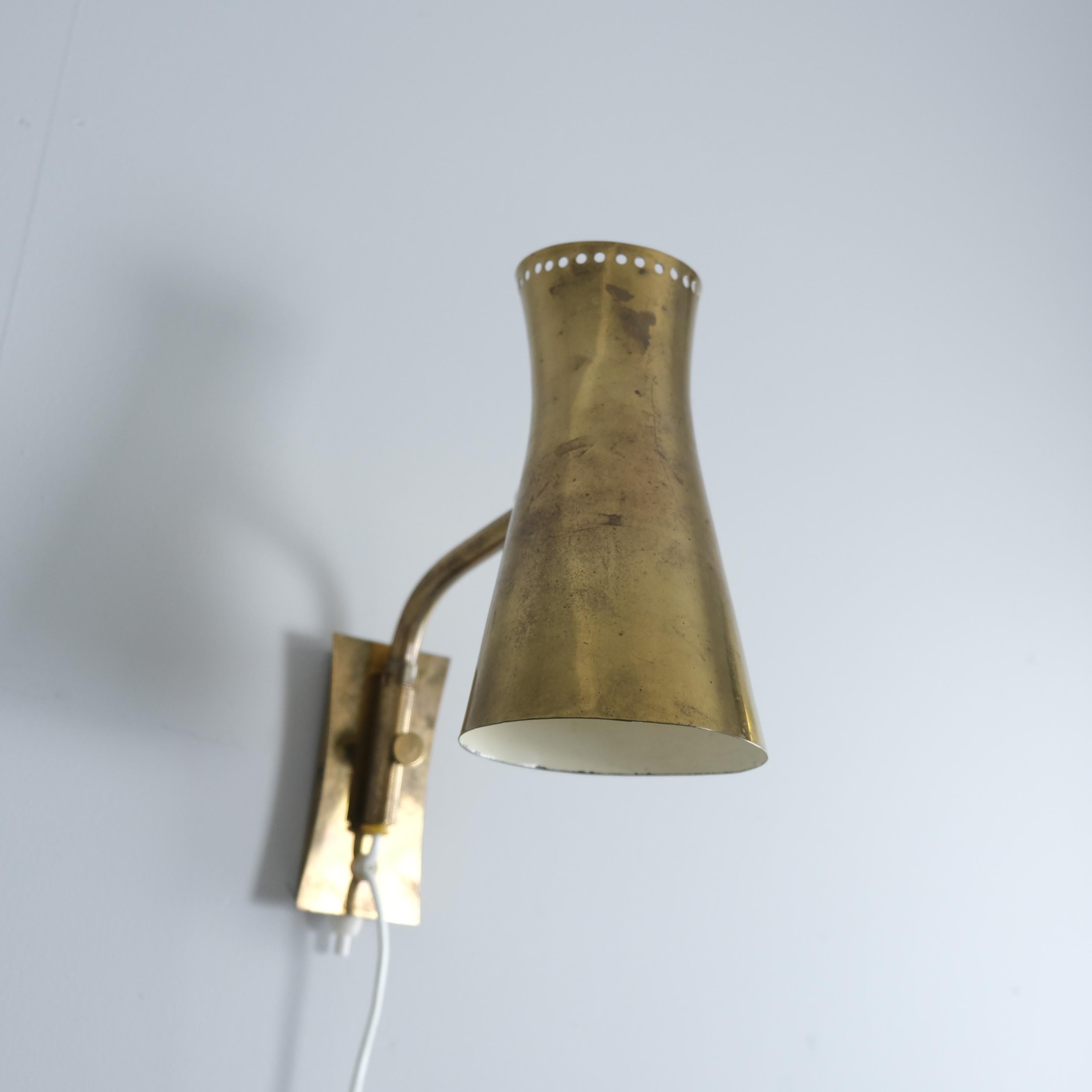 Mid-Century Modern Adjustable Wall Lamp model AI 16 in Brass, Itsu 1950s in vendita 3