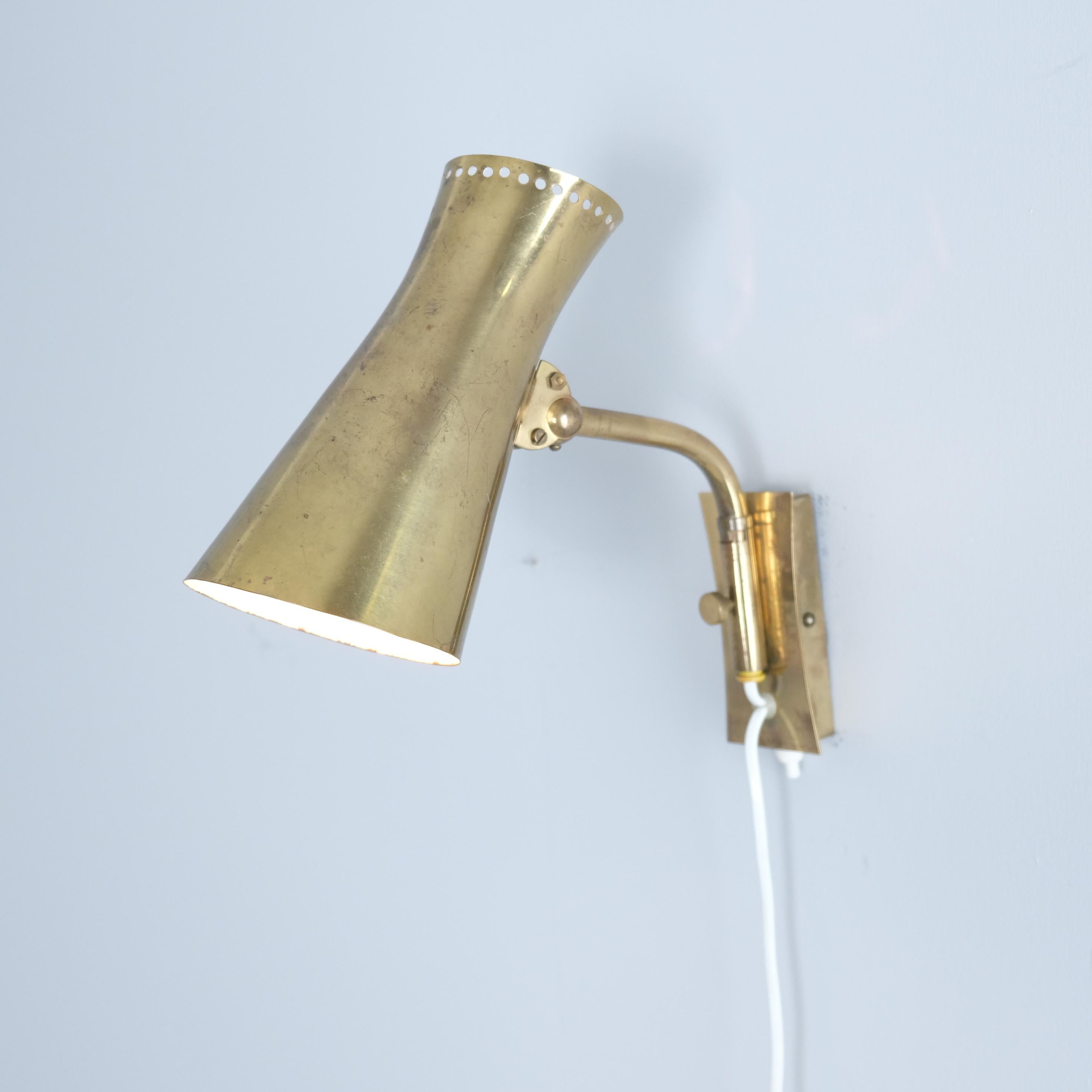 Mid-Century Modern Adjustable Wall Lamp model AI 16 in Brass, Itsu 1950s in vendita 4