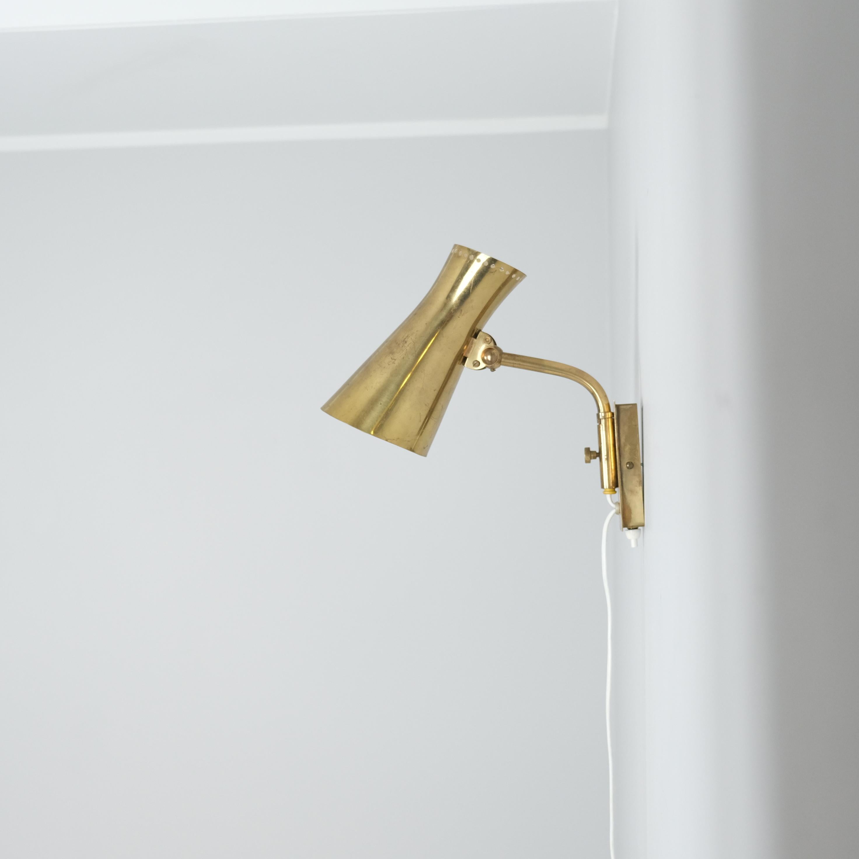 Mid-Century Modern Adjustable Wall Lamp model AI 16 in Brass, Itsu 1950s in vendita 5