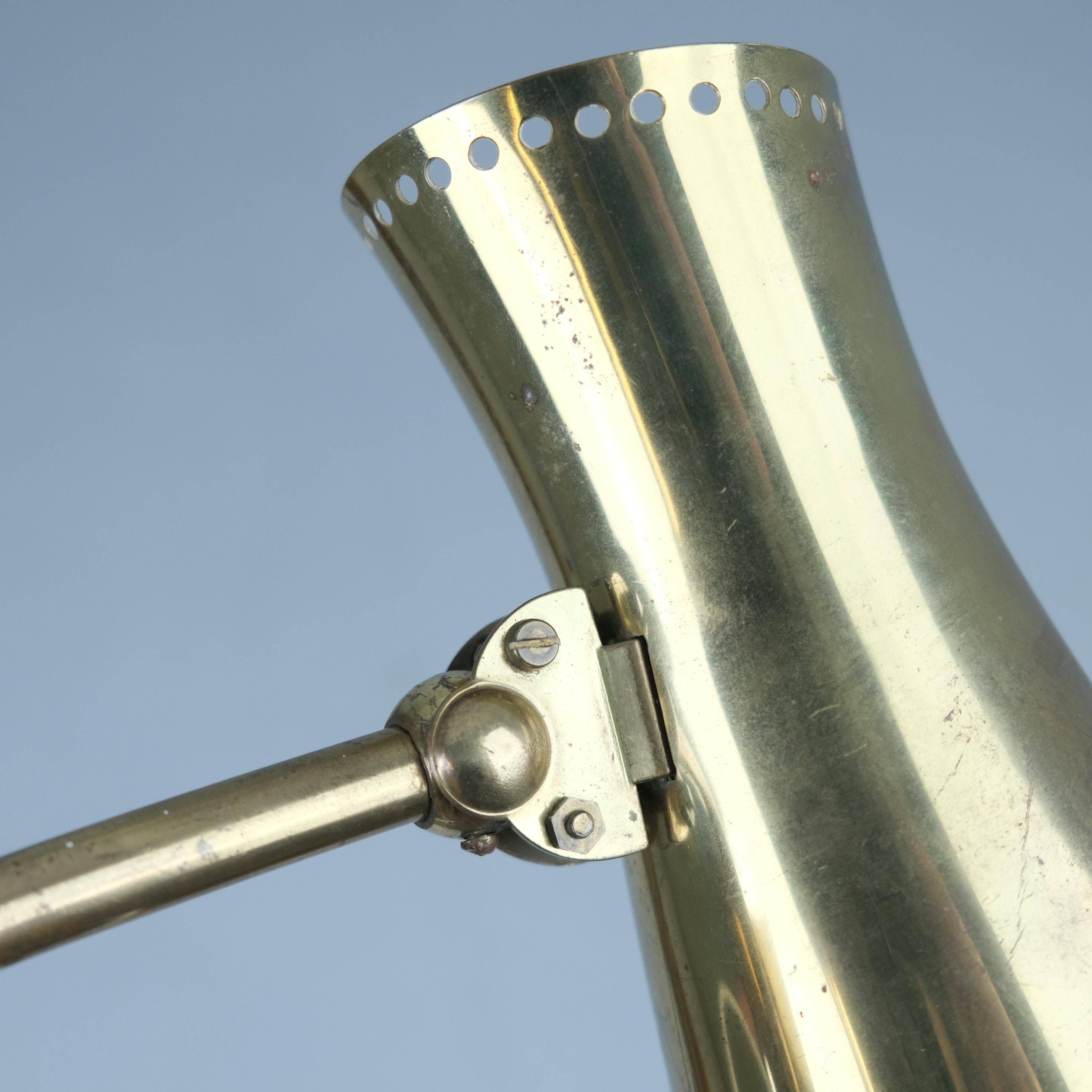 Mid-Century Modern Adjustable Wall Lamp model AI 16 in Brass, Itsu 1950s in vendita 6