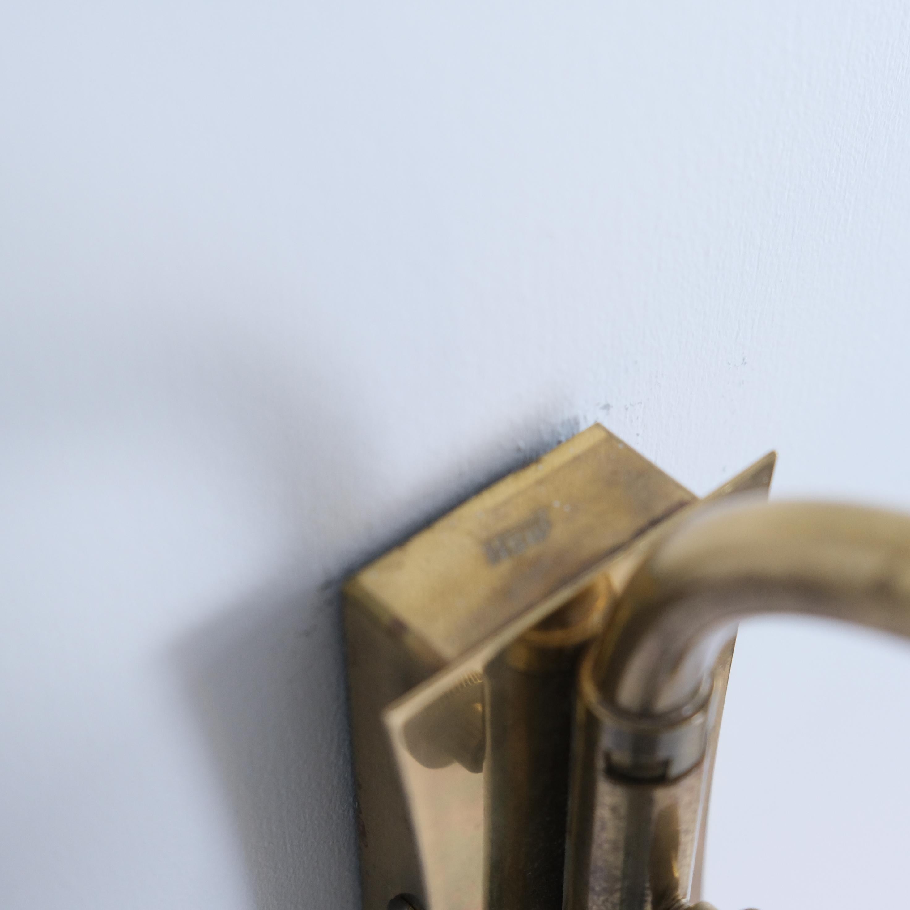 Metà XX secolo Mid-Century Modern Adjustable Wall Lamp model AI 16 in Brass, Itsu 1950s in vendita