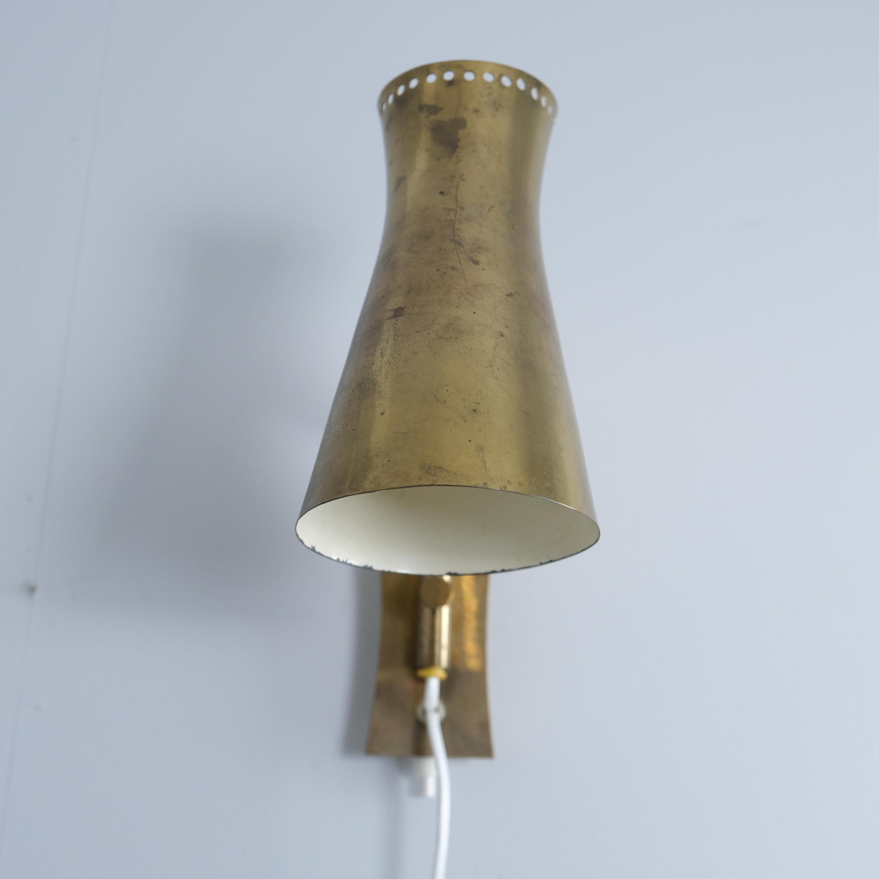Mid-Century Modern Adjustable Wall Lamp model AI 16 in Brass, Itsu 1950s in vendita 2