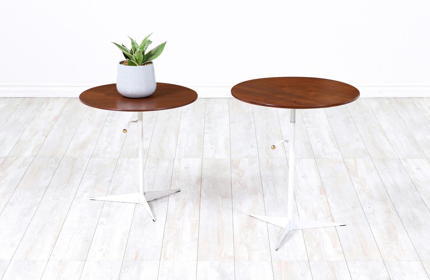 Mid-Century Modern Tables d'appoint réglables mi-siècle moderne, restaurées par Thinline en vente