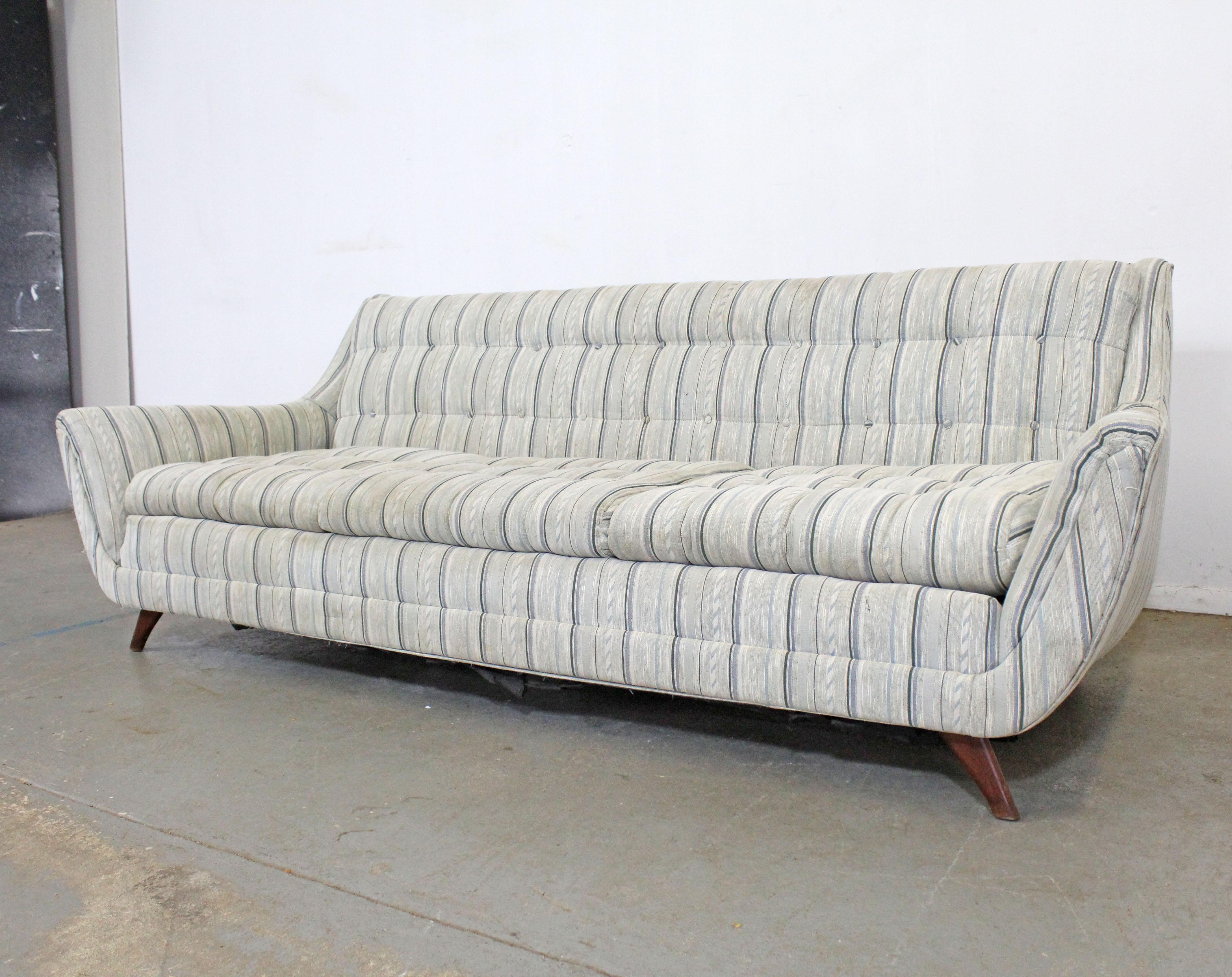 Modernes Mid-Century Modern-Sofa im Stil von Adrian Pearsall (Moderne der Mitte des Jahrhunderts) im Angebot