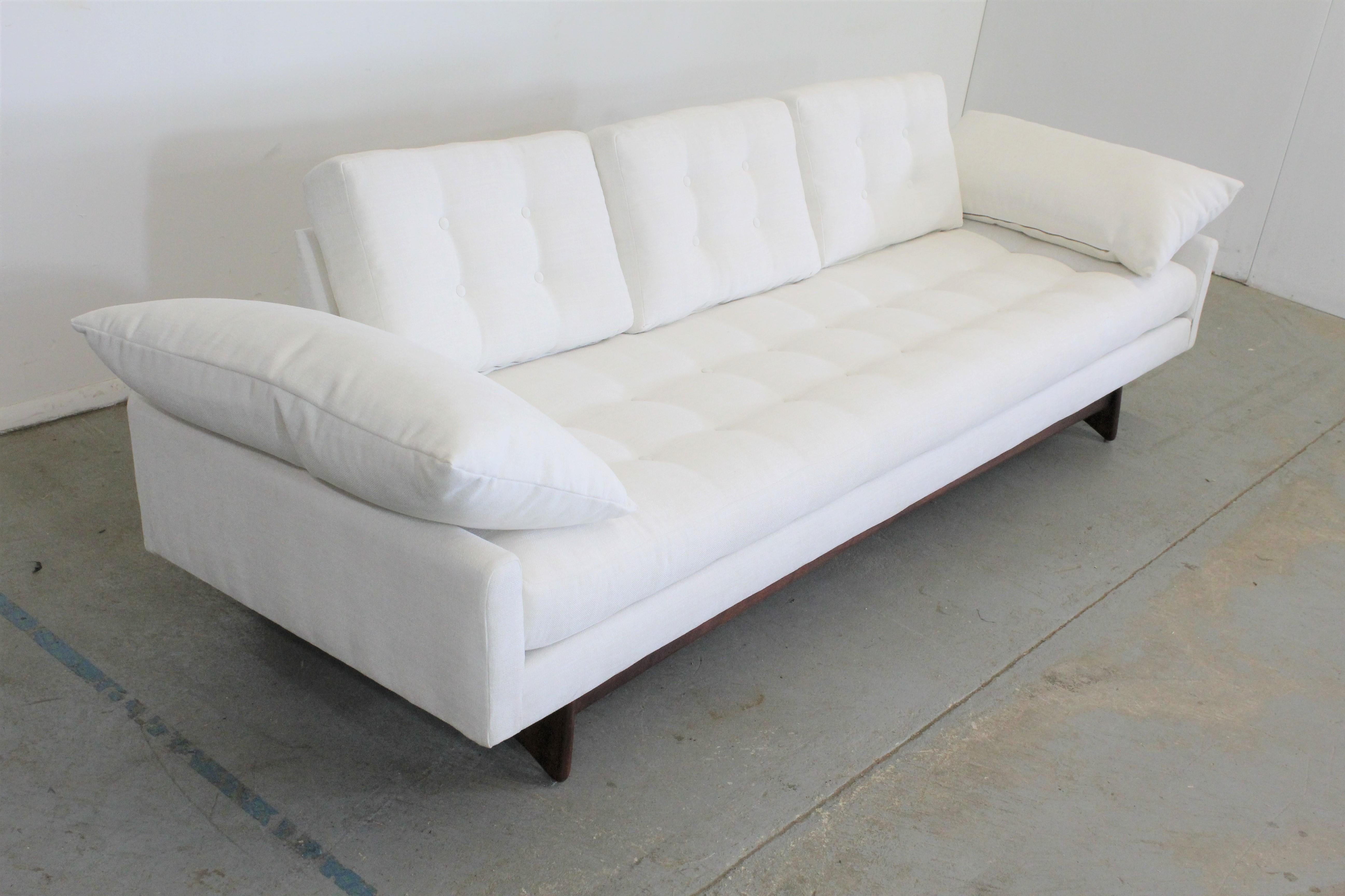 Mid-Century Modern Adrian Pearsall Craft Associates Sculpted Gondola Sofa 2408 In Excellent Condition For Sale In Wilmington, DE