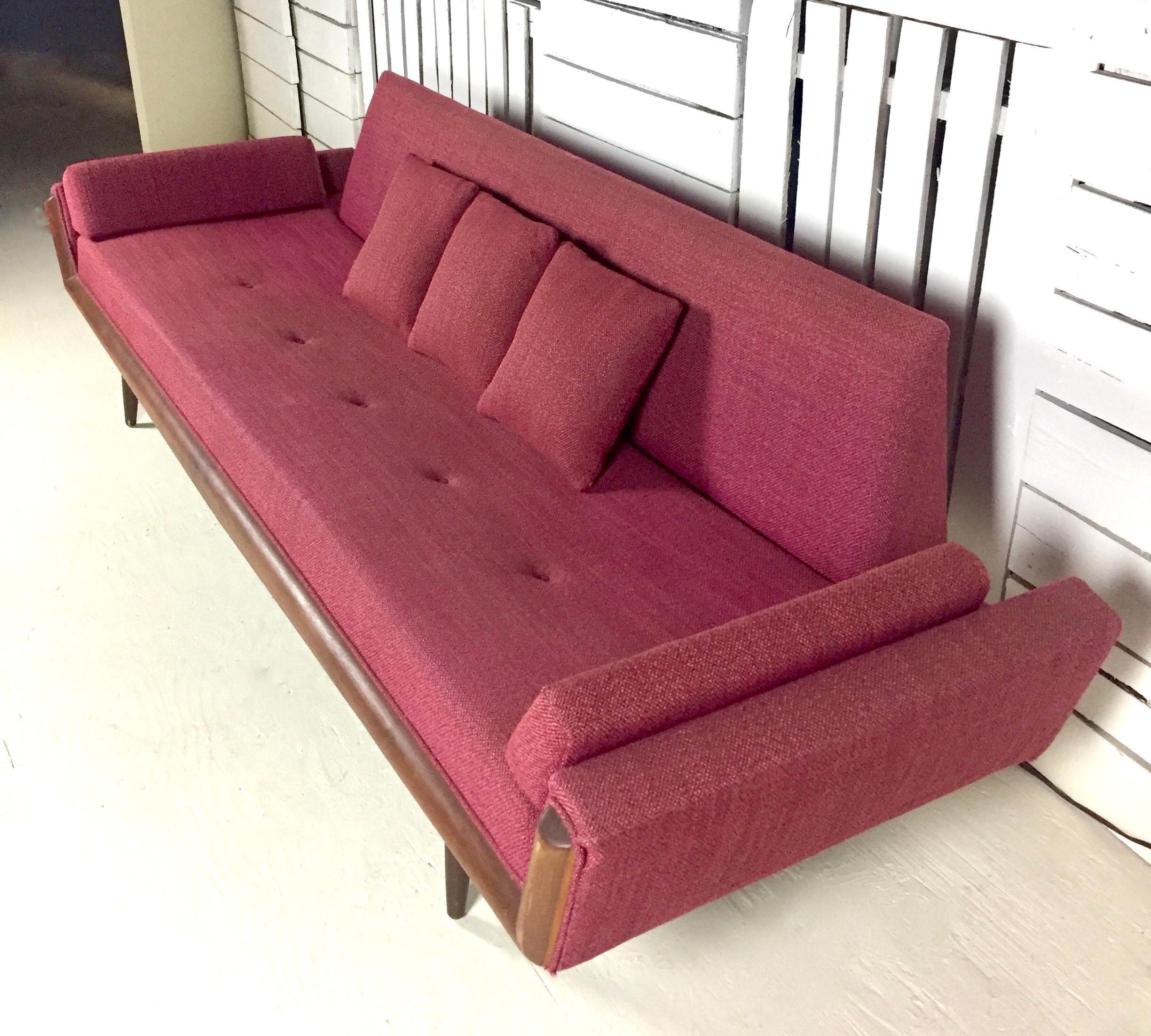 Mid-Century Modern Adrian Pearsall Craft Associates Signed Sofa Model 2000-S In Good Condition In West Hartford, CT