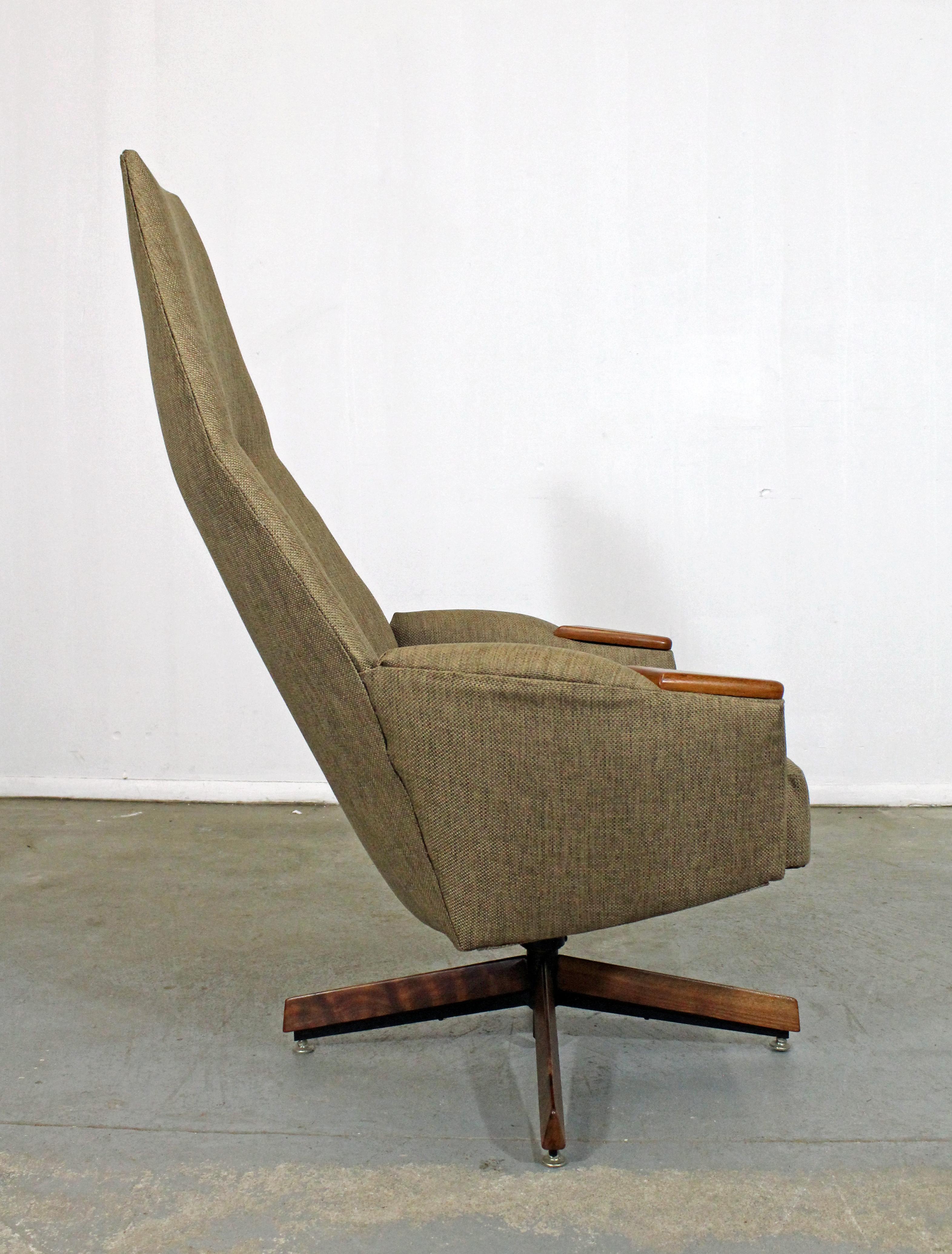 Mid-Century Modern Adrian Pearsall for Craft Assoc. Lounge Chair and Ottoman In Good Condition For Sale In Wilmington, DE