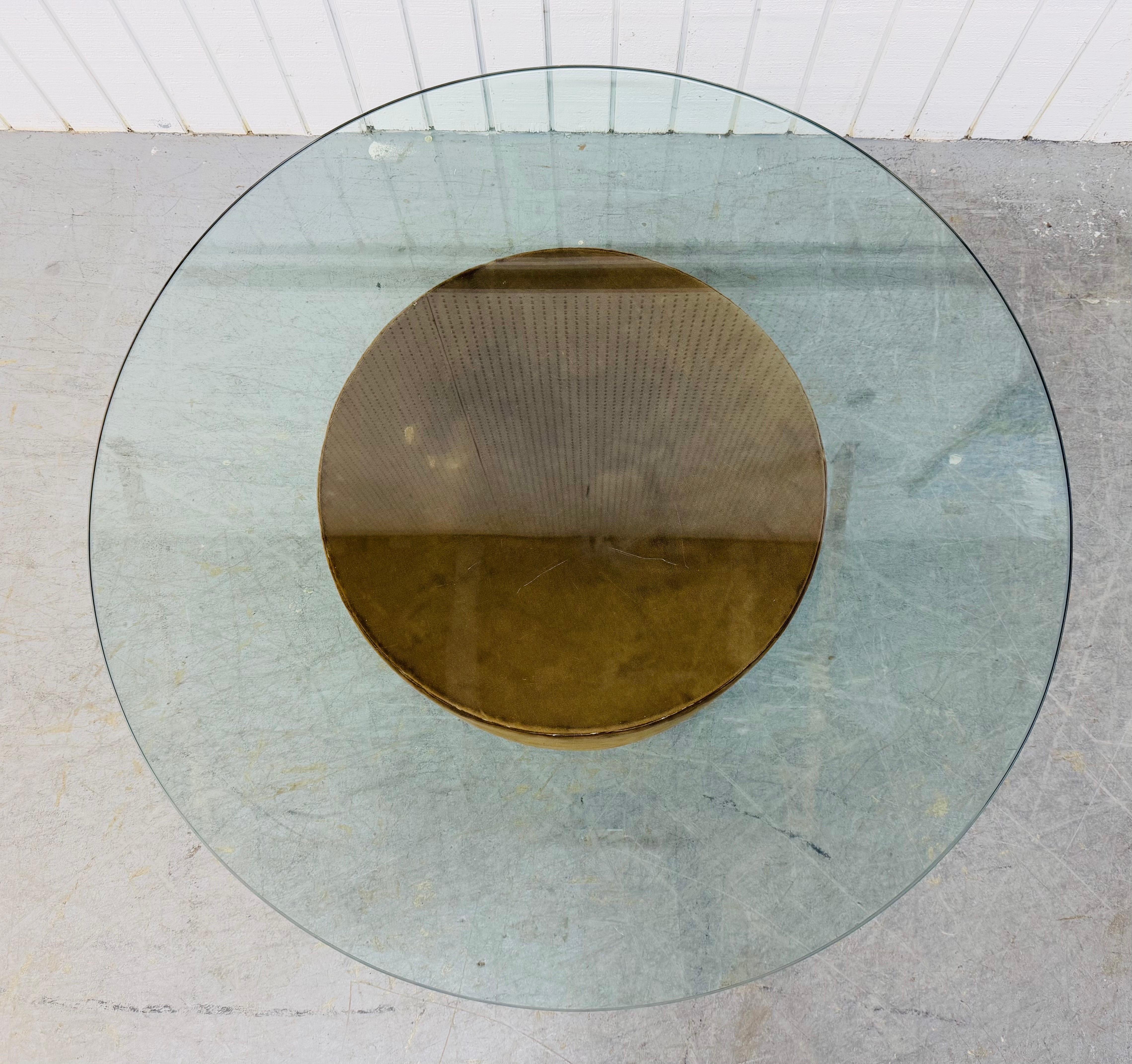 Diese Auflistung ist für eine Mid-Century Modern Adrian Pearsall Glasplatte Trommel Couchtisch. Mit einer runden Glasplatte und einem gepolsterten Trommelfuß. Dies ist eine außergewöhnliche Kombination aus Qualität und MCM-Design, die dem Designer