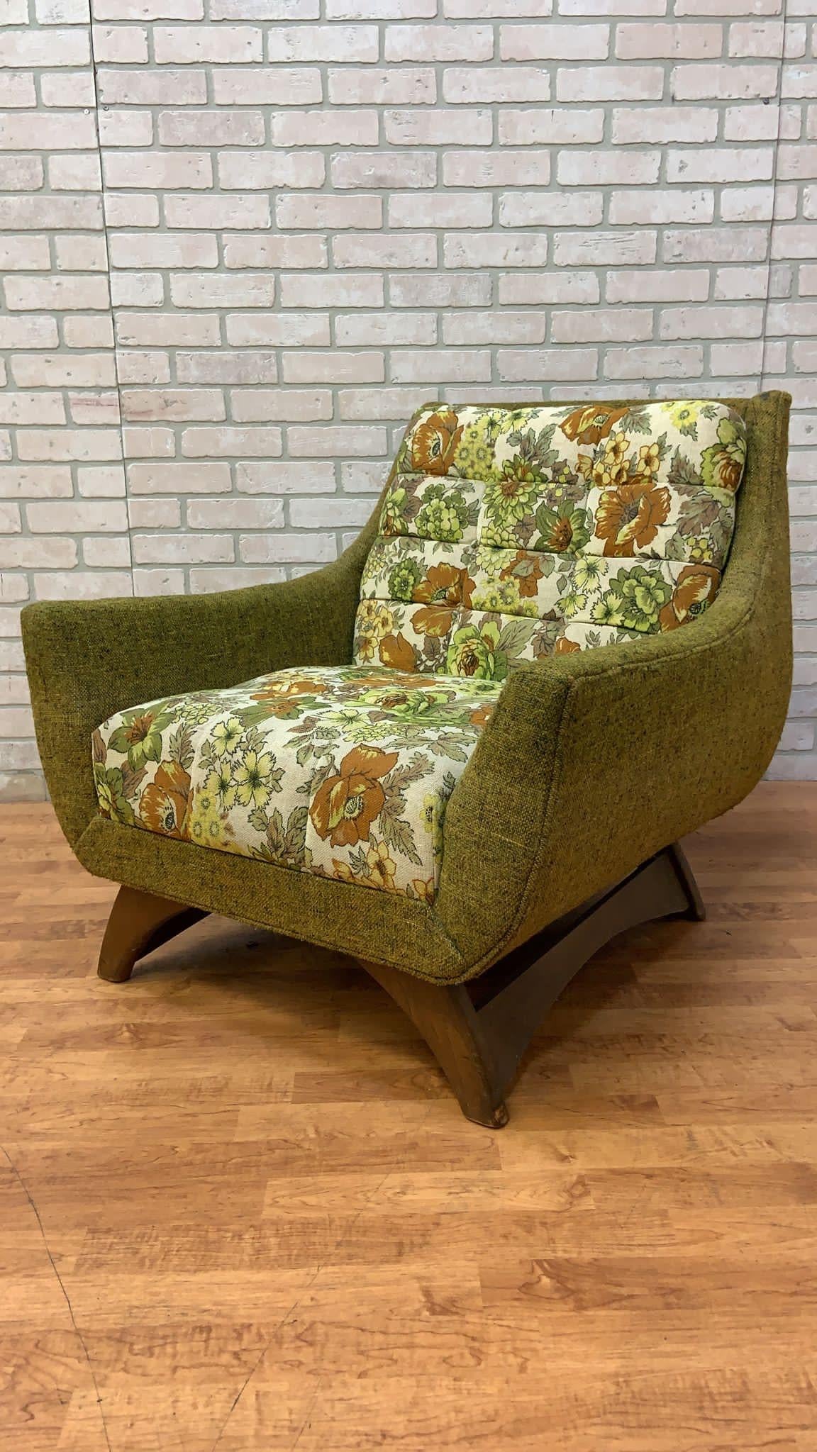 Mid Century Modern Adrian Pearsall Gondola Sofa and Lounge Chair - 2 Piece Set

Vintage MCM gondola sofa with walnut wood accents and lounge chair with walnut base was designed by mid century designer Adrian Pearsall for Craft Associates in the