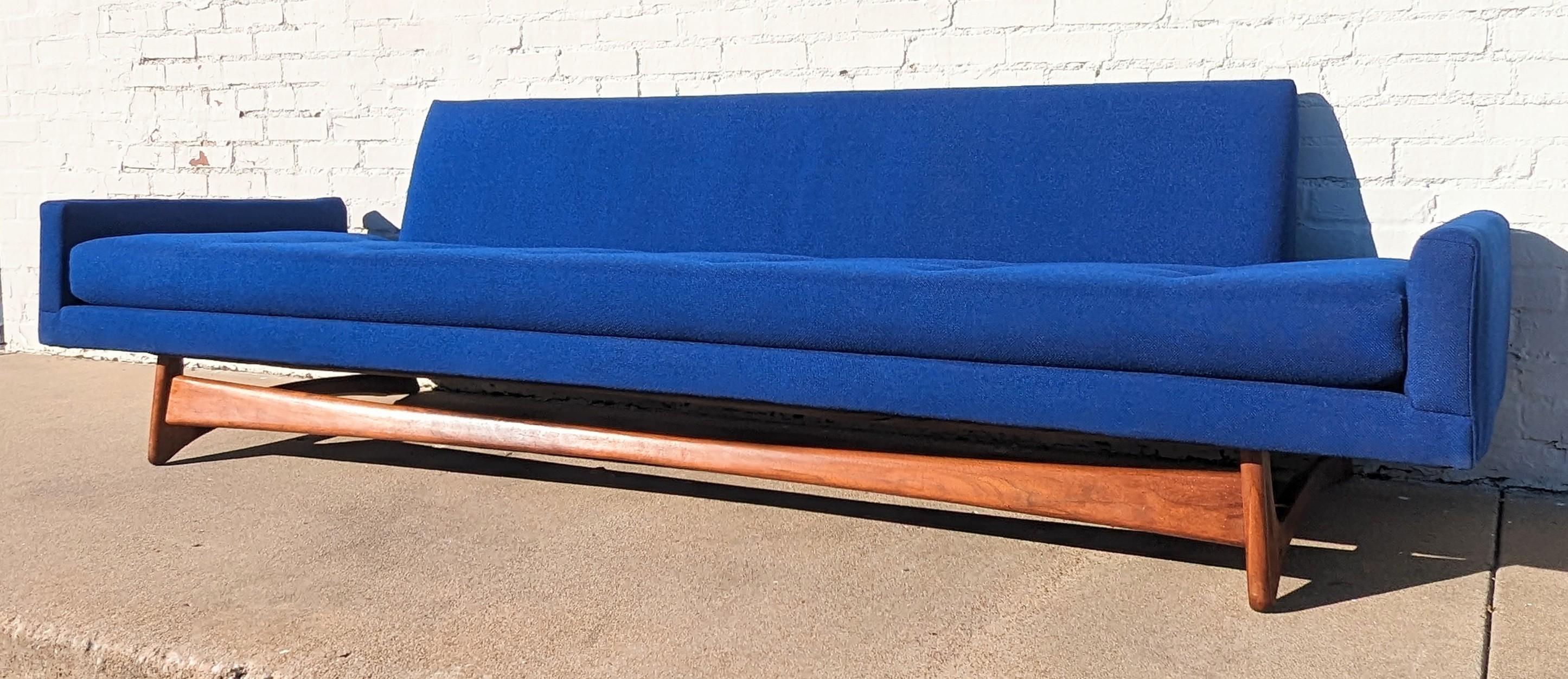 Mid Century Modern Adrian Pearsall Gondola Sofa For Sale 3