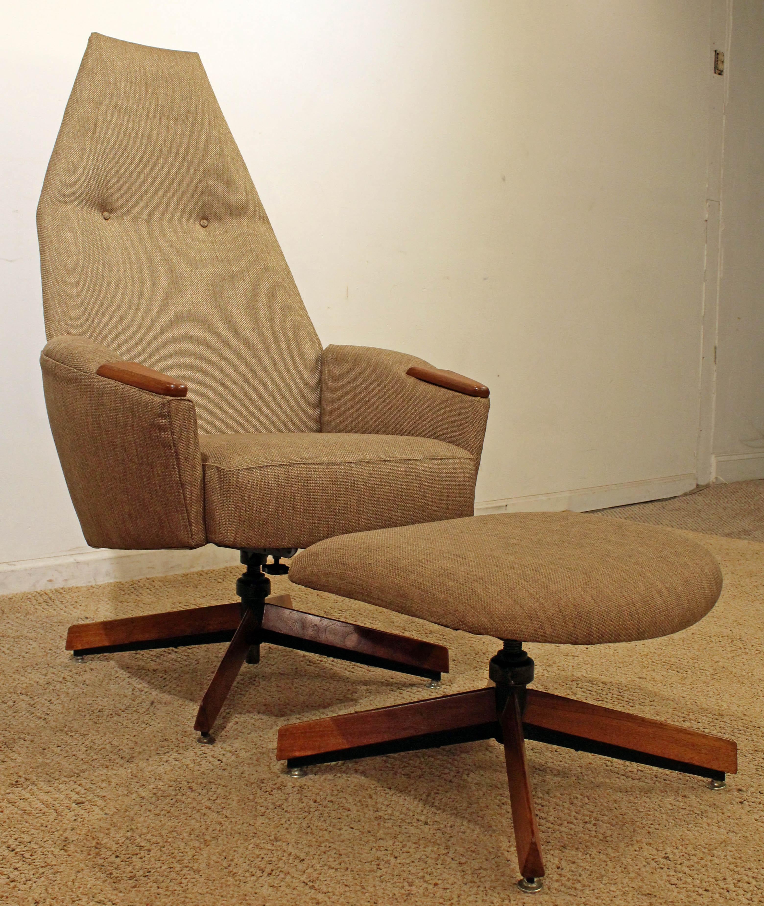 What a find. Offered is a beautiful Mid-Century Modern lounge chair and ottoman, designed by Adrian Pearsall for Craft Associates (2174C). This set has been fastidiously restored (refinished, reupholstered, new cushions) and is like new. Both pieces