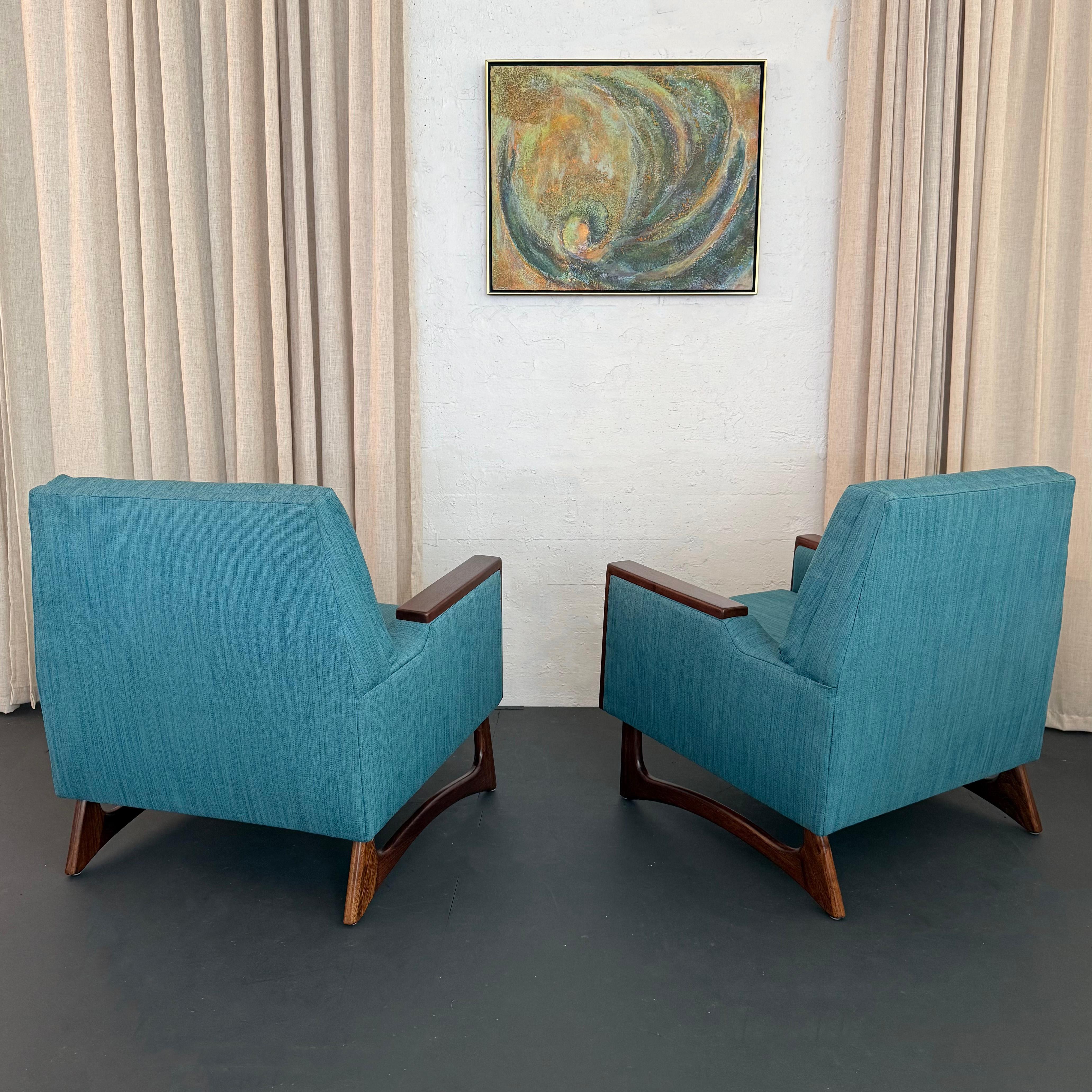 Lino Poltrone da salotto in noce imbottite in stile Adrian Pearsall della metà del secolo scorso in vendita