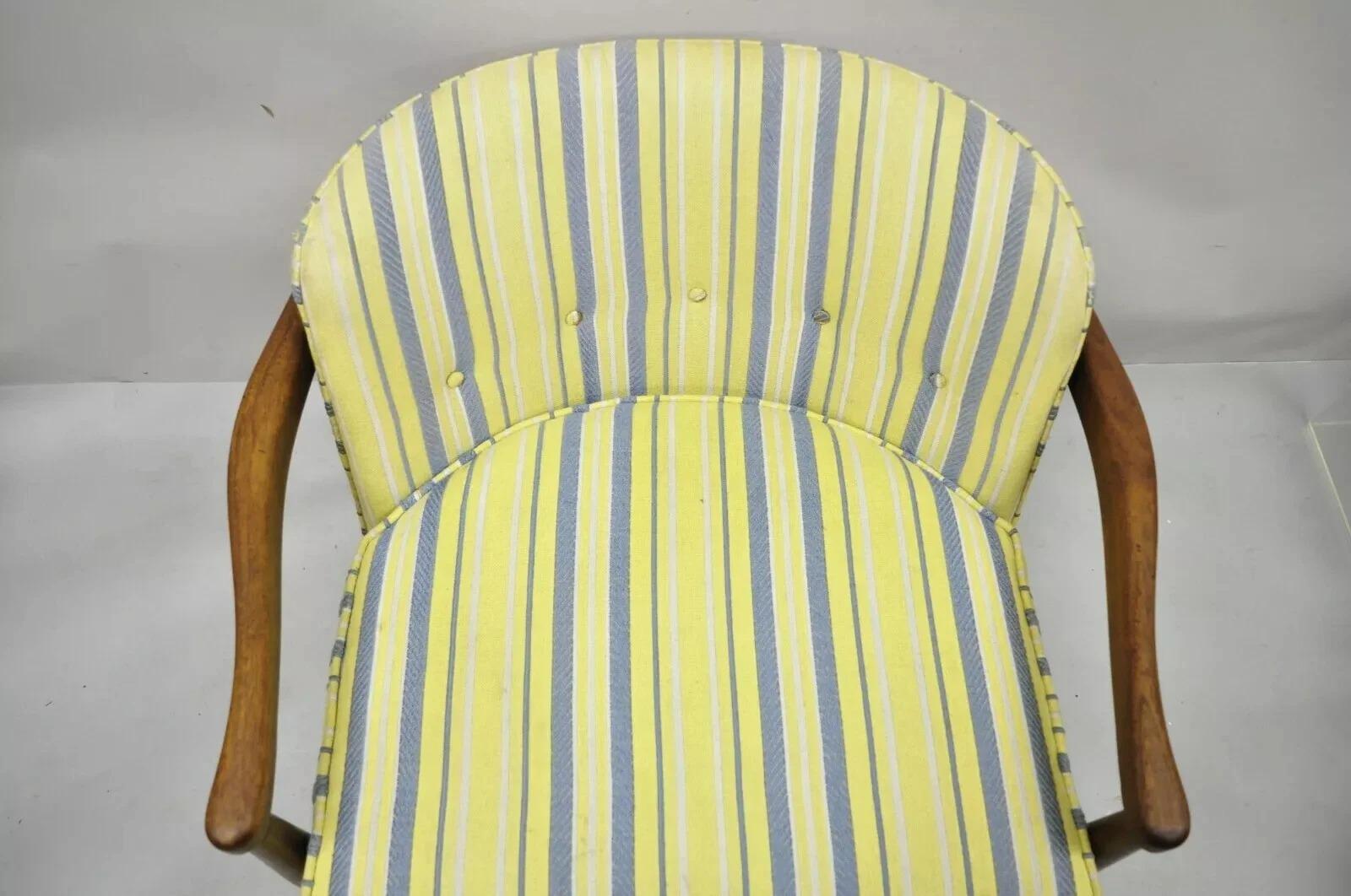 Tissu Chaise longue de club à dossier en noyer de style Adrian Pearsall, modernité du milieu du siècle dernier en vente