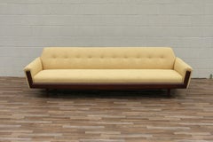 Divano in noce in stile Mid-Century Modern di Adrian Pearsall, anni '60 CIRCA