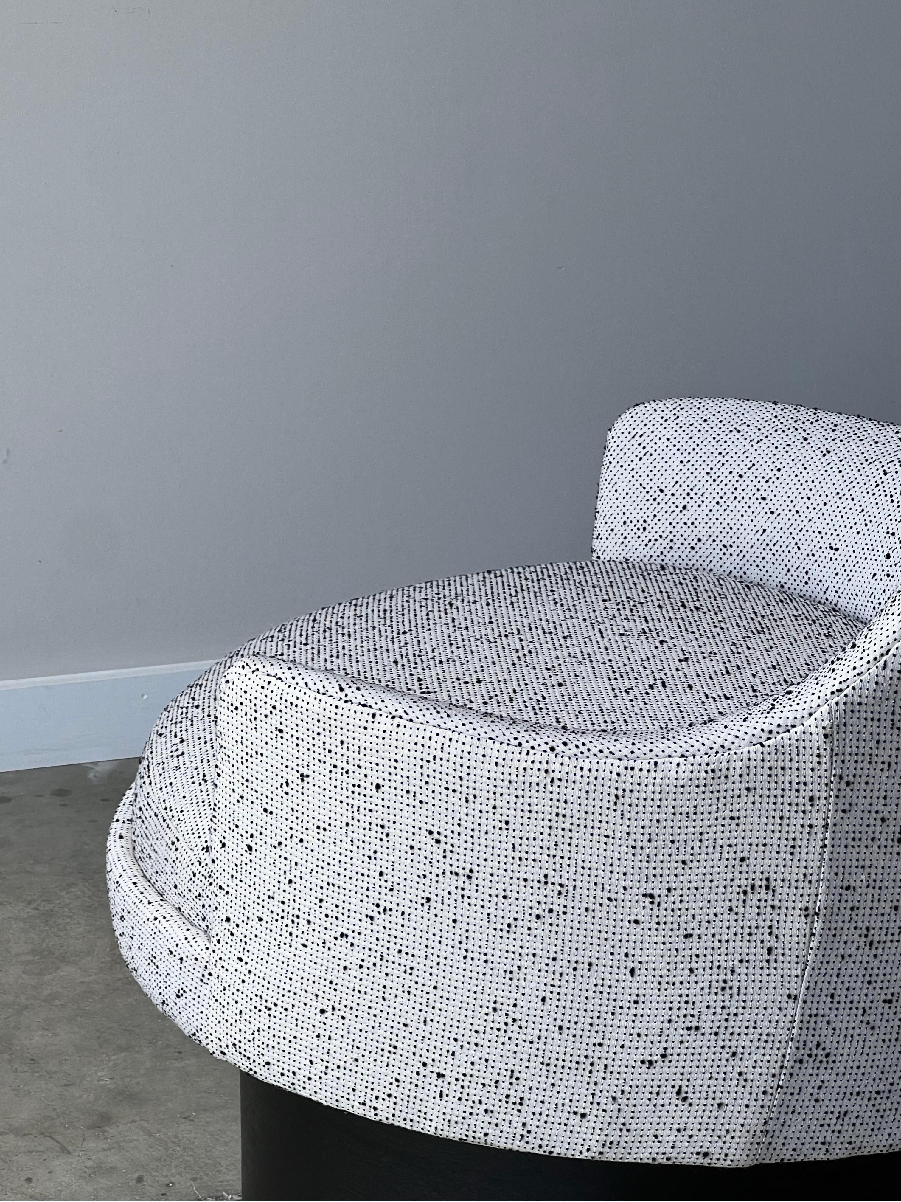 The Modernity Adrian Pearsall Swivel Lounge (salon pivotant) Bon état - En vente à Raleigh, NC