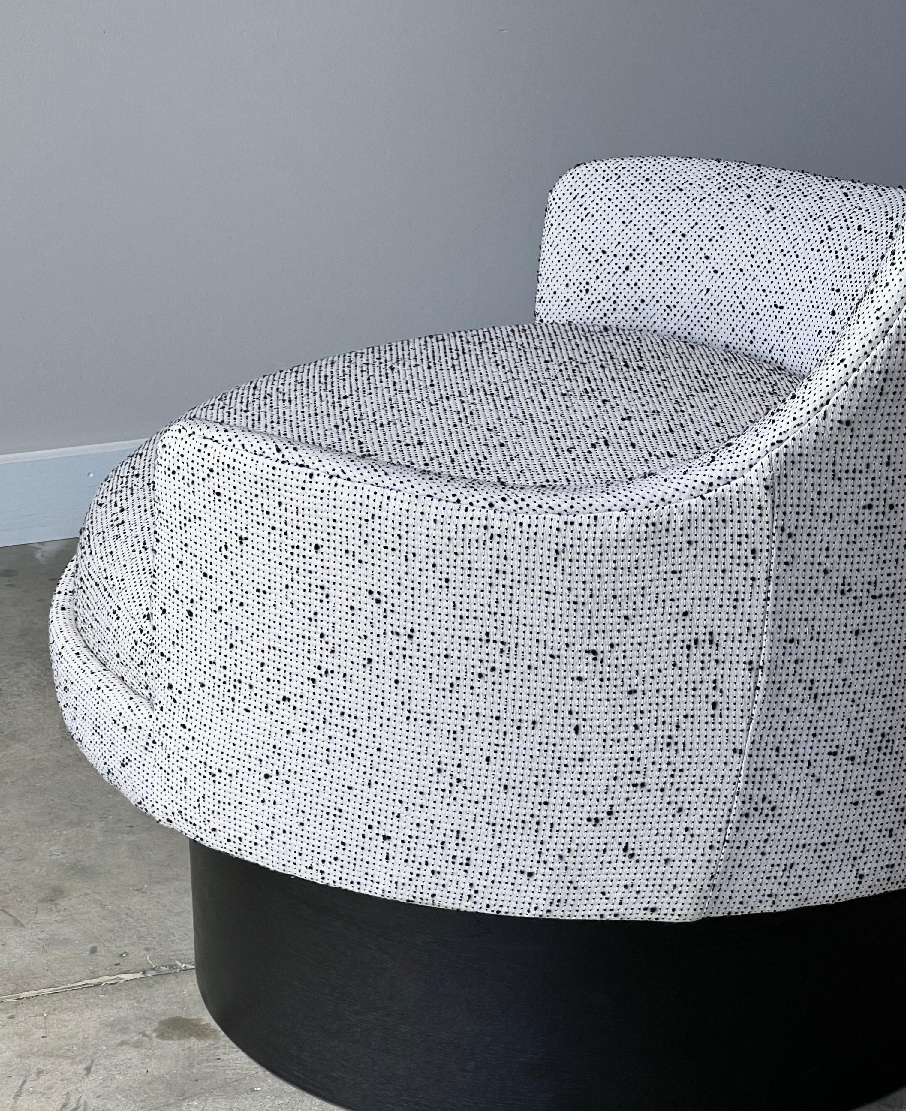 Milieu du XXe siècle The Modernity Adrian Pearsall Swivel Lounge (salon pivotant) en vente
