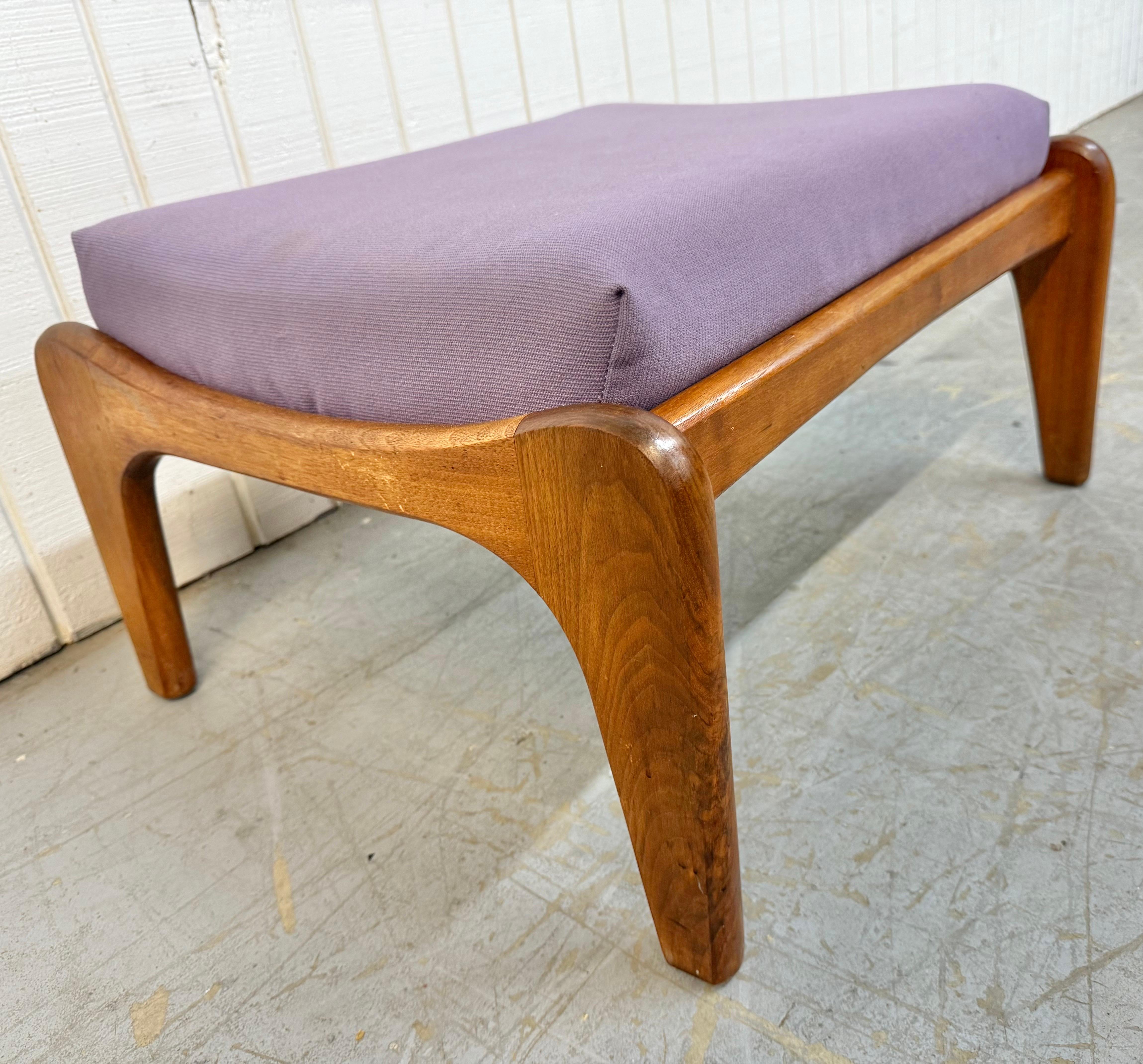 Chaise à oreilles et ottoman en noyer Adrian Pearsall, moderne du milieu du siècle dernier en vente 5