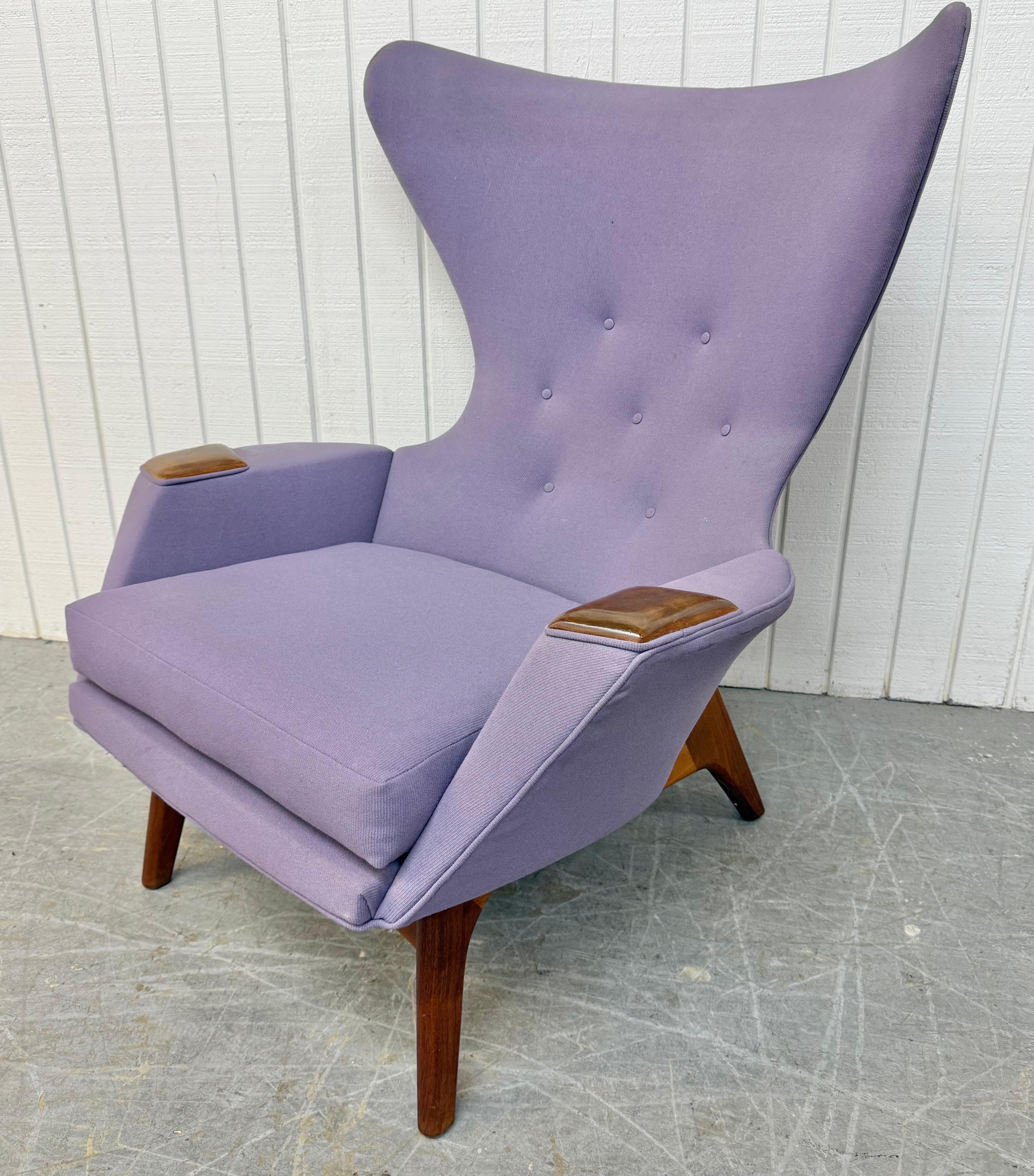 Chaise à oreilles et ottoman en noyer Adrian Pearsall, moderne du milieu du siècle dernier Bon état - En vente à Clarksboro, NJ