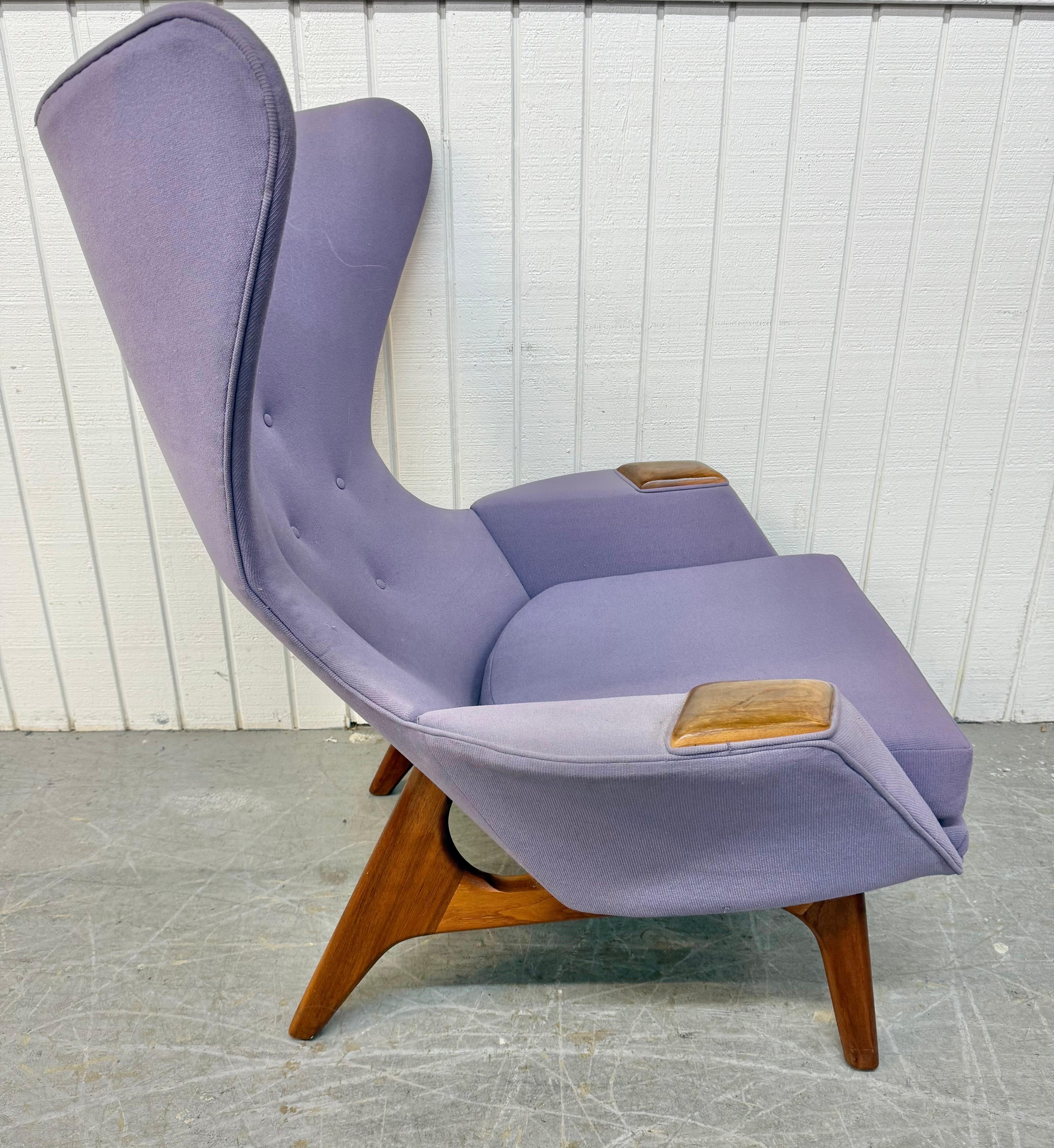 Milieu du XXe siècle Chaise à oreilles et ottoman en noyer Adrian Pearsall, moderne du milieu du siècle dernier en vente