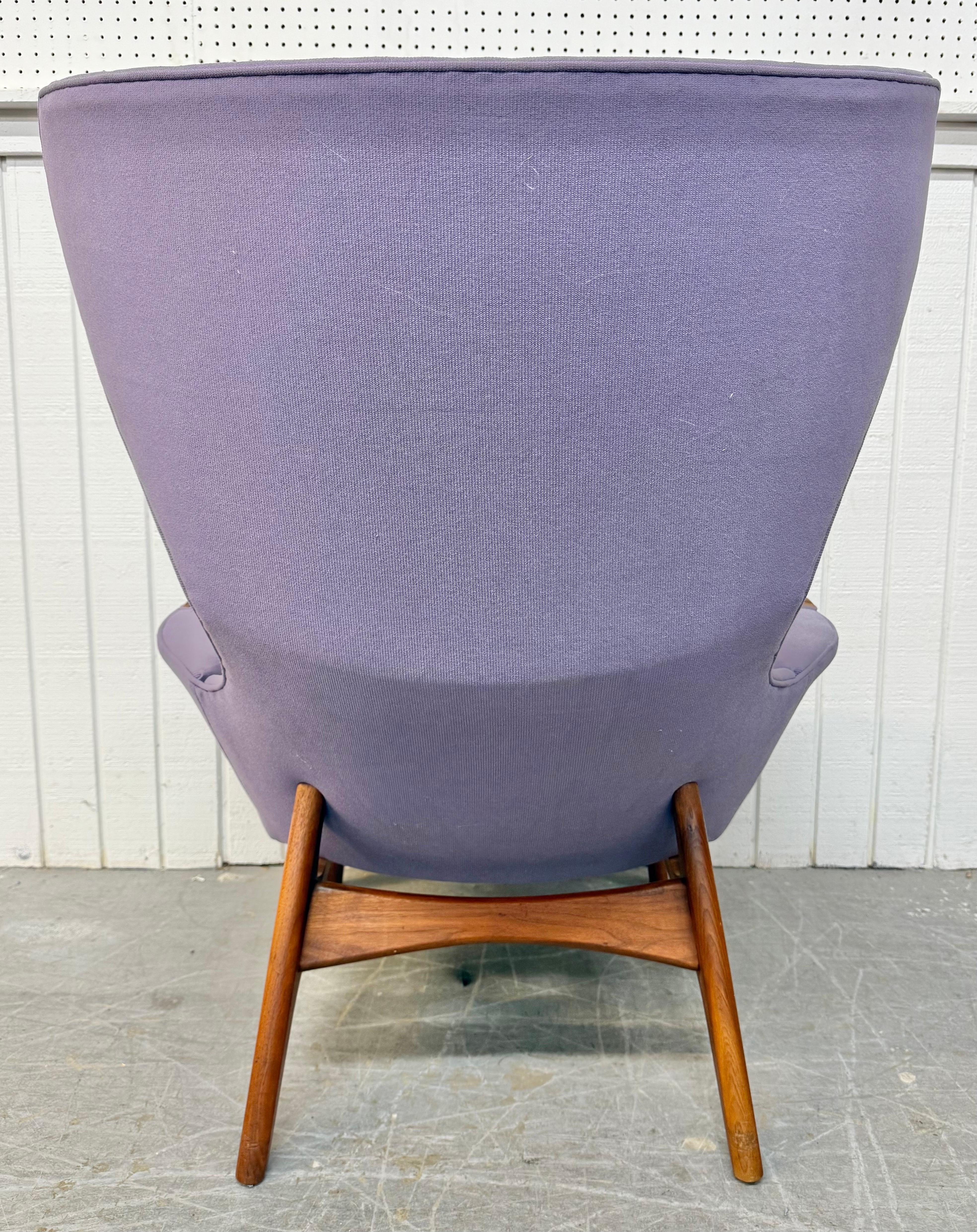 Chaise à oreilles et ottoman en noyer Adrian Pearsall, moderne du milieu du siècle dernier en vente 1