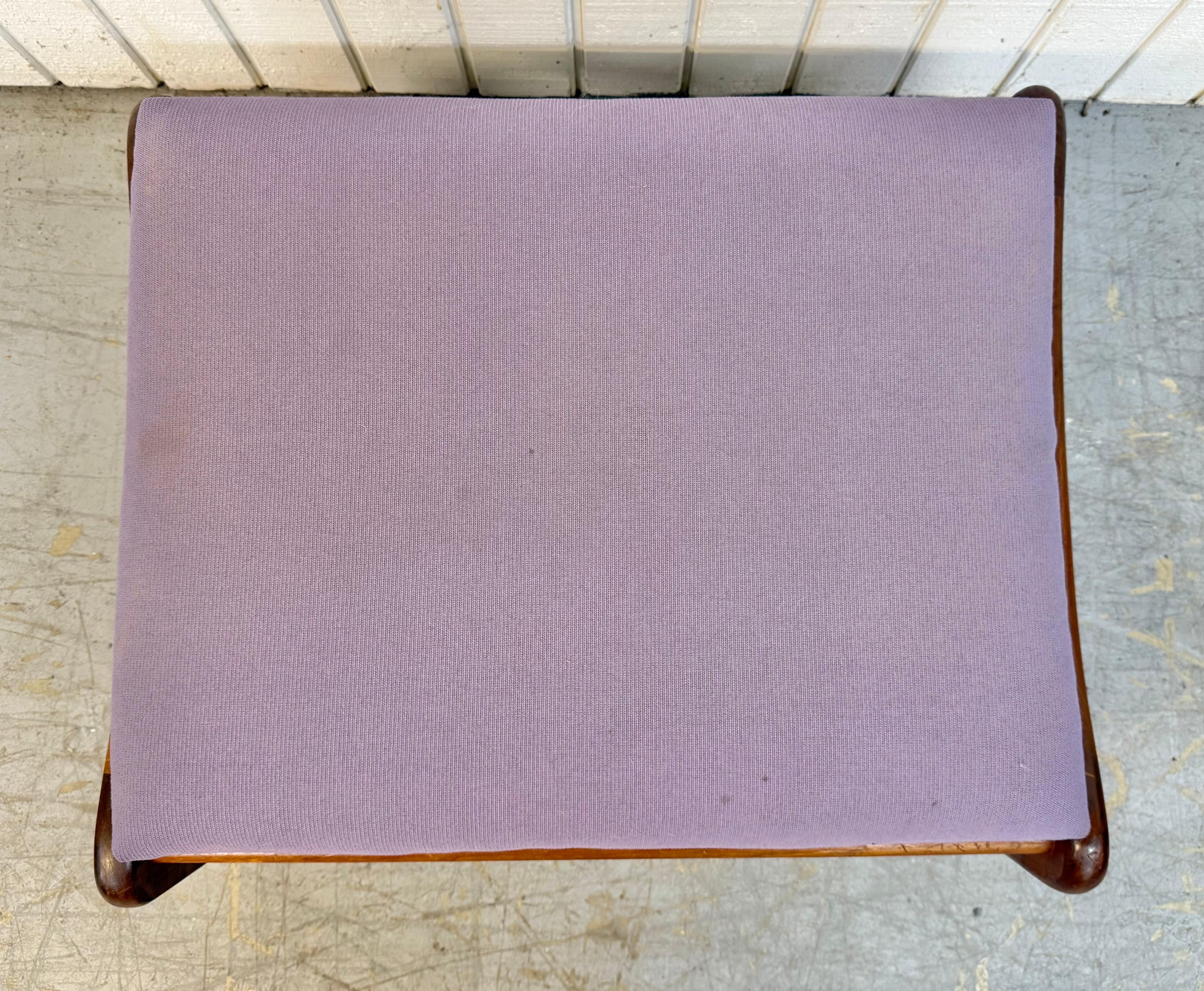 Chaise à oreilles et ottoman en noyer Adrian Pearsall, moderne du milieu du siècle dernier en vente 4